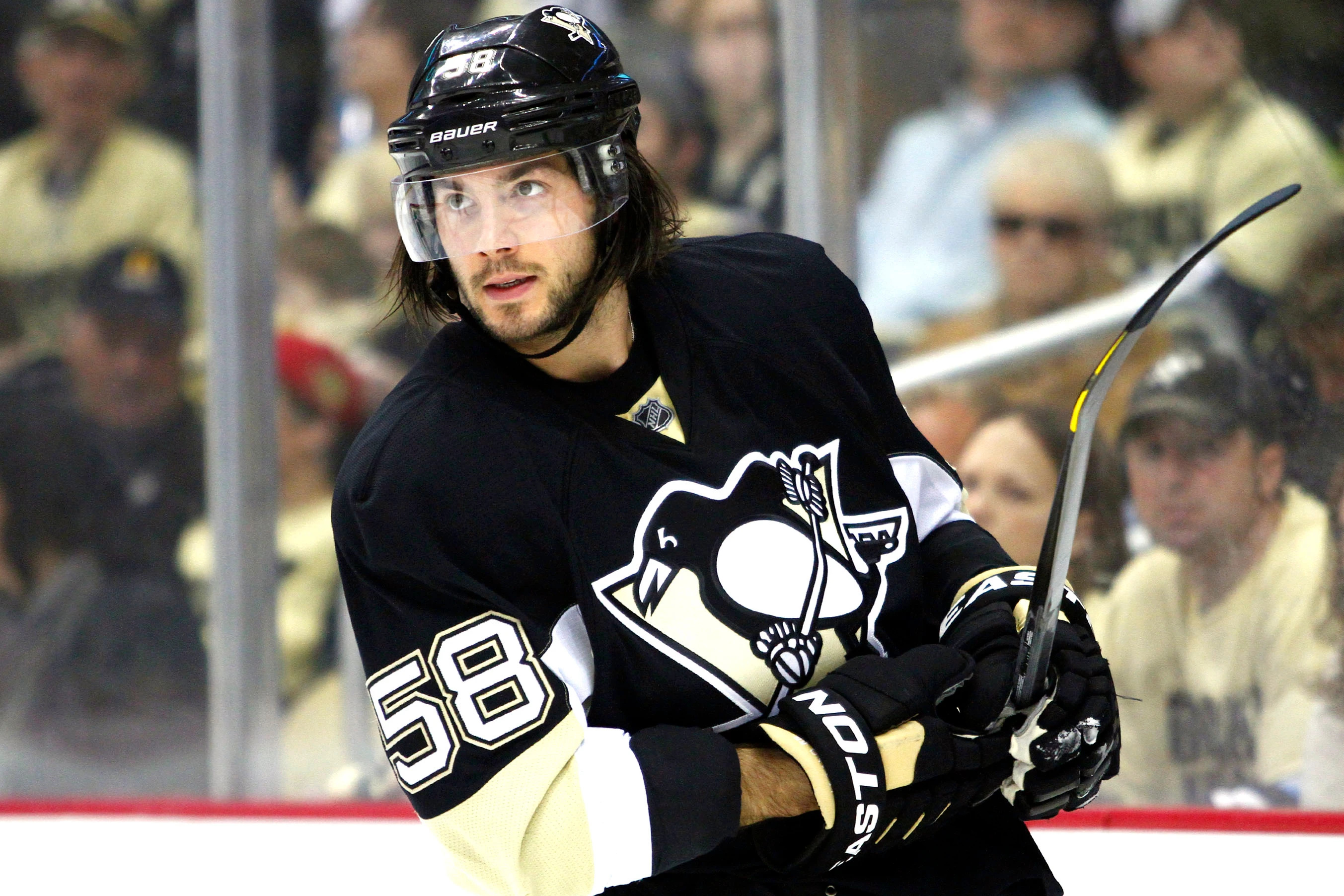 Kris Letang, Health scare, Stroke recovery, Hockey comeback, 2710x1810 HD Desktop