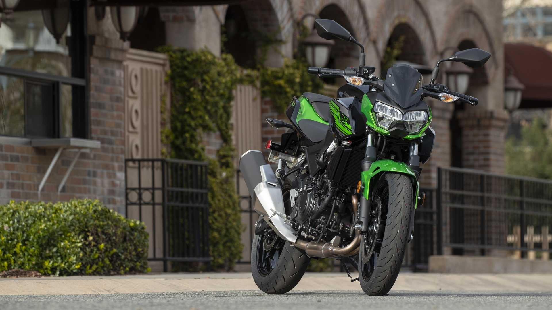 Kawasaki Z400, Urban street fighter, Dynamic maneuverability, Show-stopping design, 1920x1080 Full HD Desktop