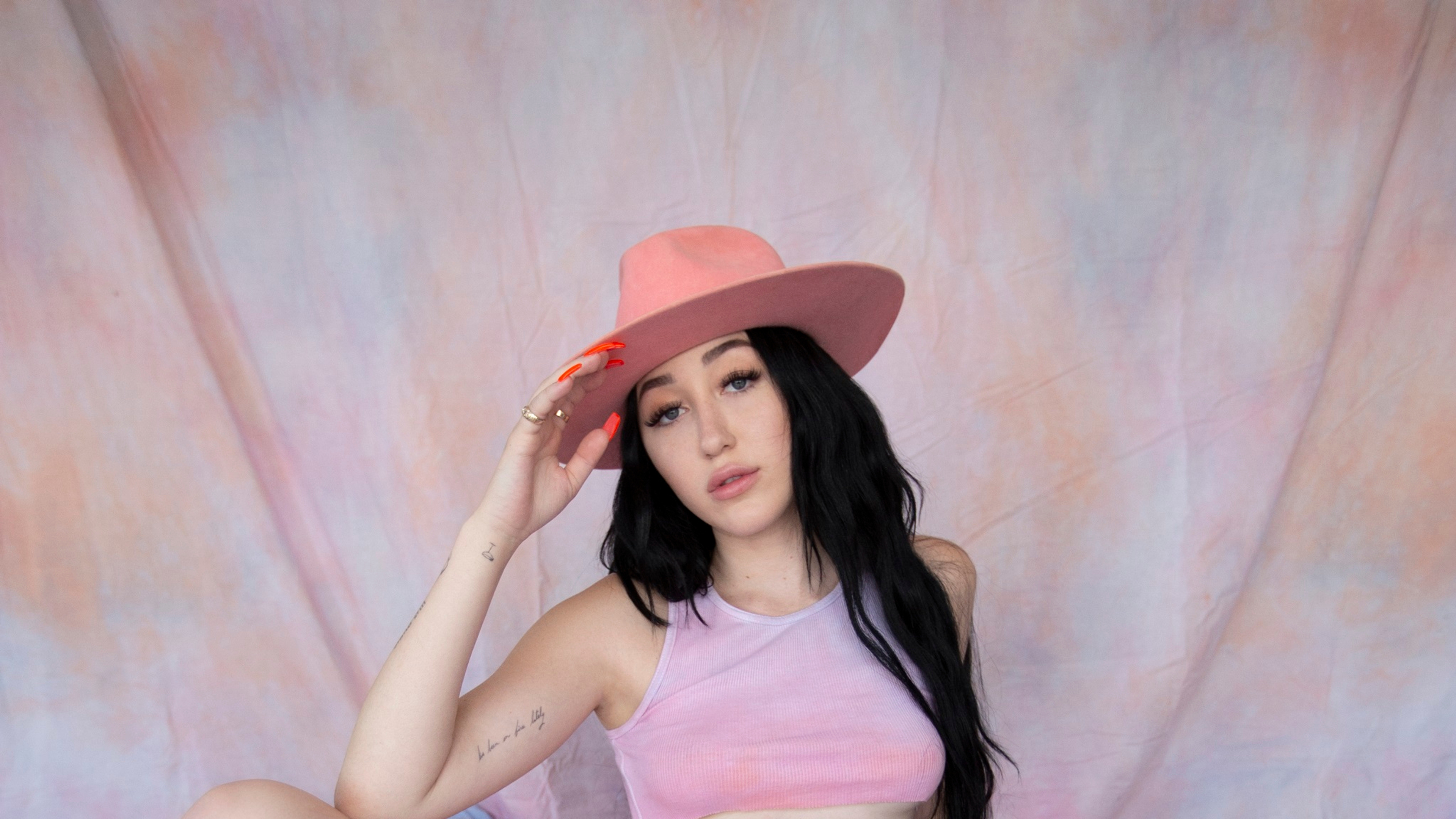 Noah Cyrus Celebs, Talented artist, Artistic expression, Musical journey, 3840x2160 4K Desktop