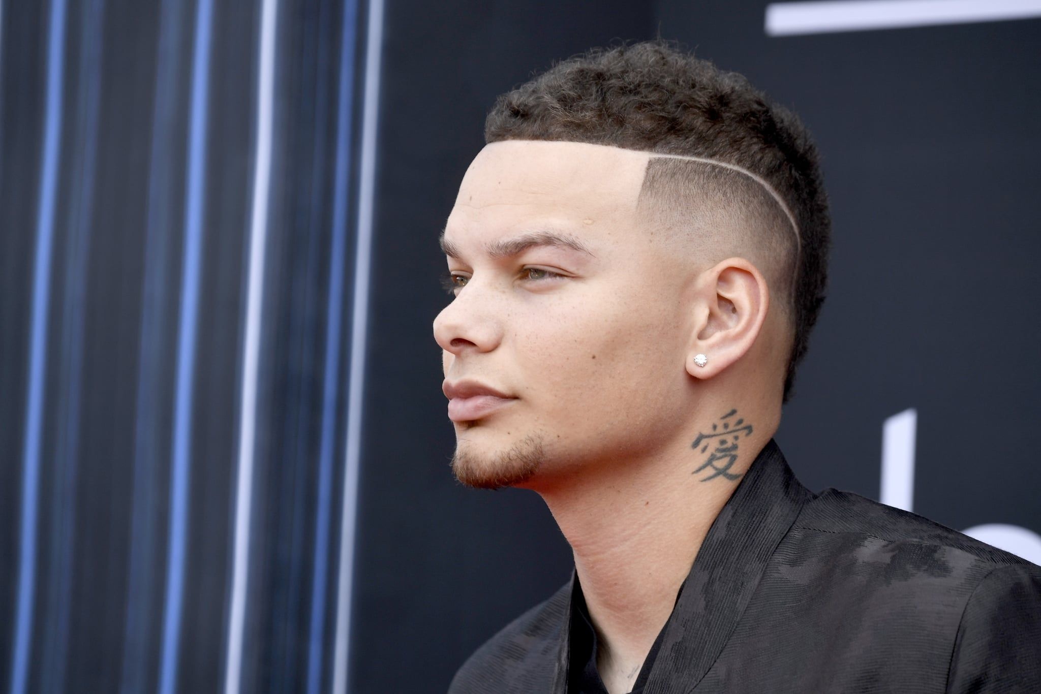 Kane Brown, Sexy pics, Angelic appearance, Kane Brown music, 2050x1370 HD Desktop