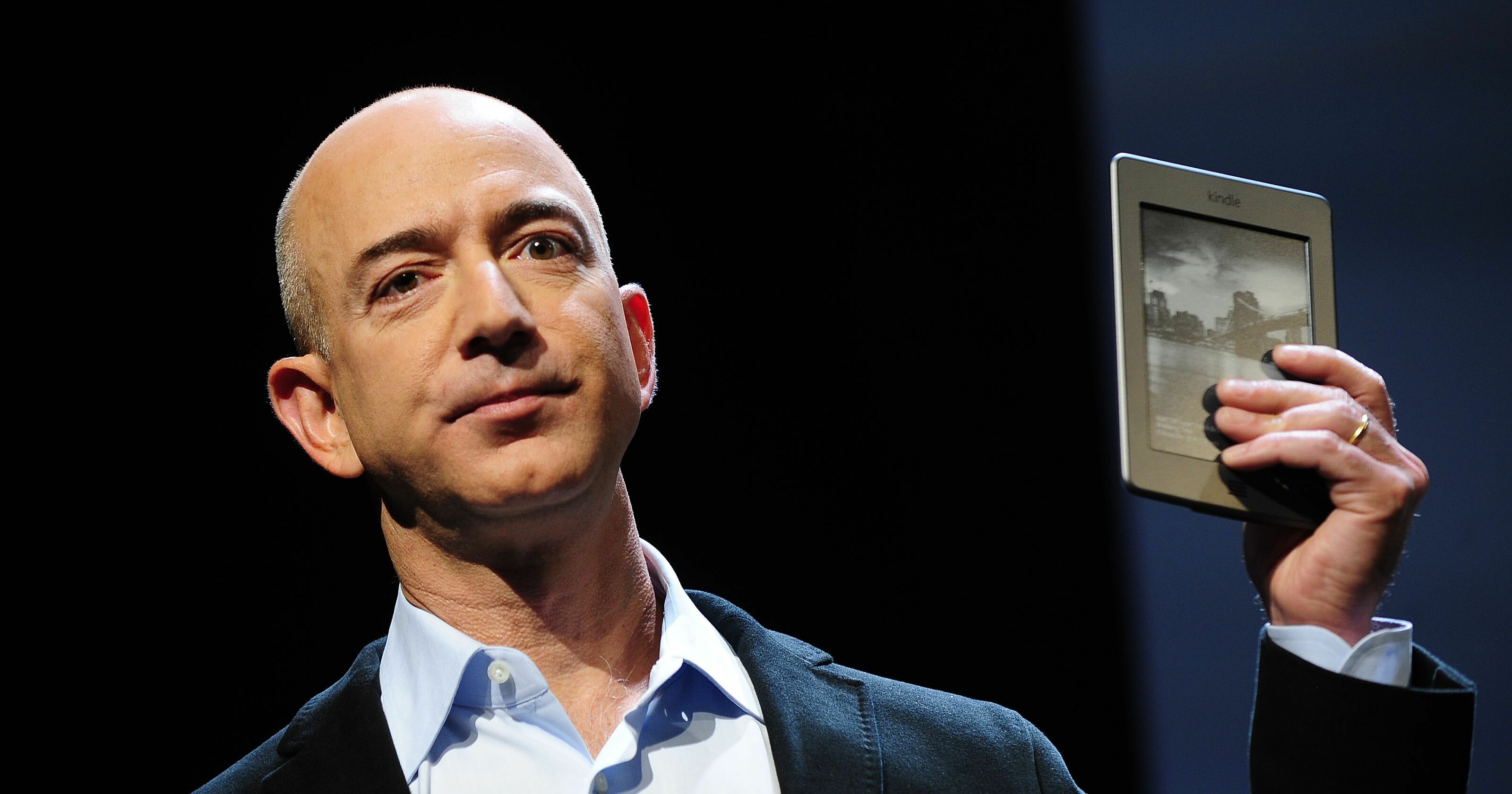 Kindle presentation, Jeff Bezos Wallpaper, 3200x1680 HD Desktop