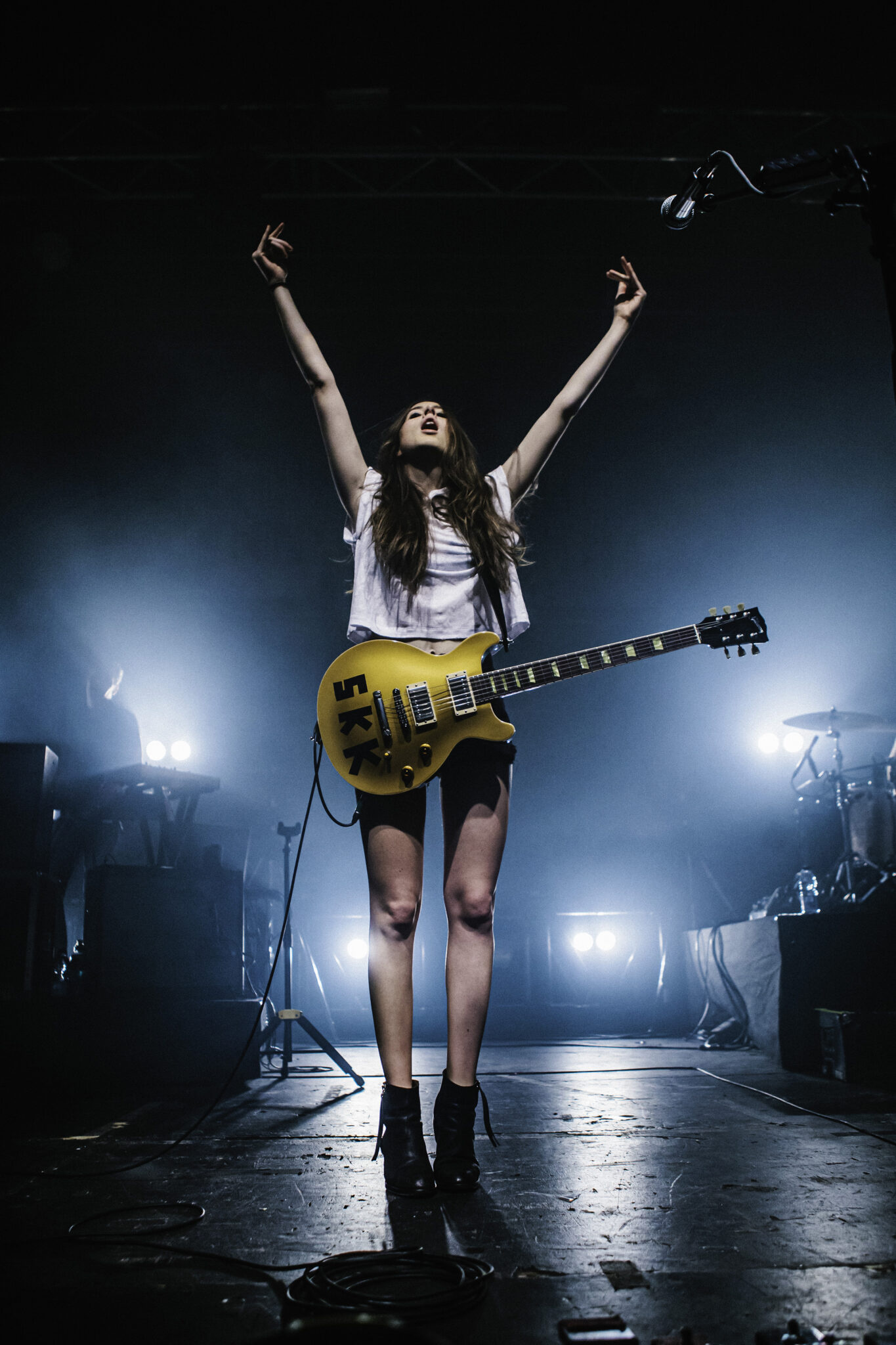 HAIM band, Adam Spencer Young, Music collaboration, Rising star, 1370x2050 HD Phone