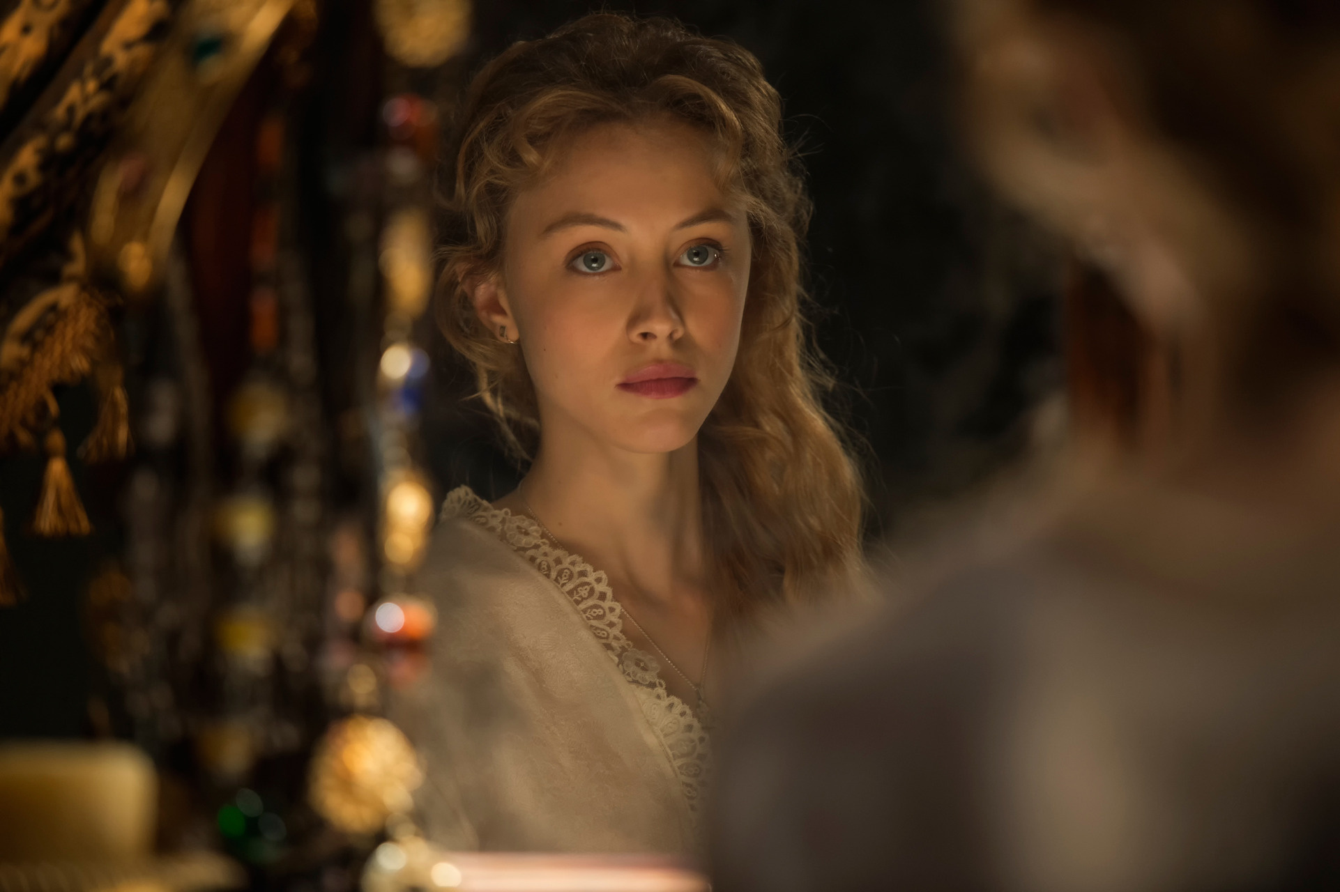 Sarah Gadon, Mirena Dracula untold, Celebrity actress, Young woman, 1930x1280 HD Desktop