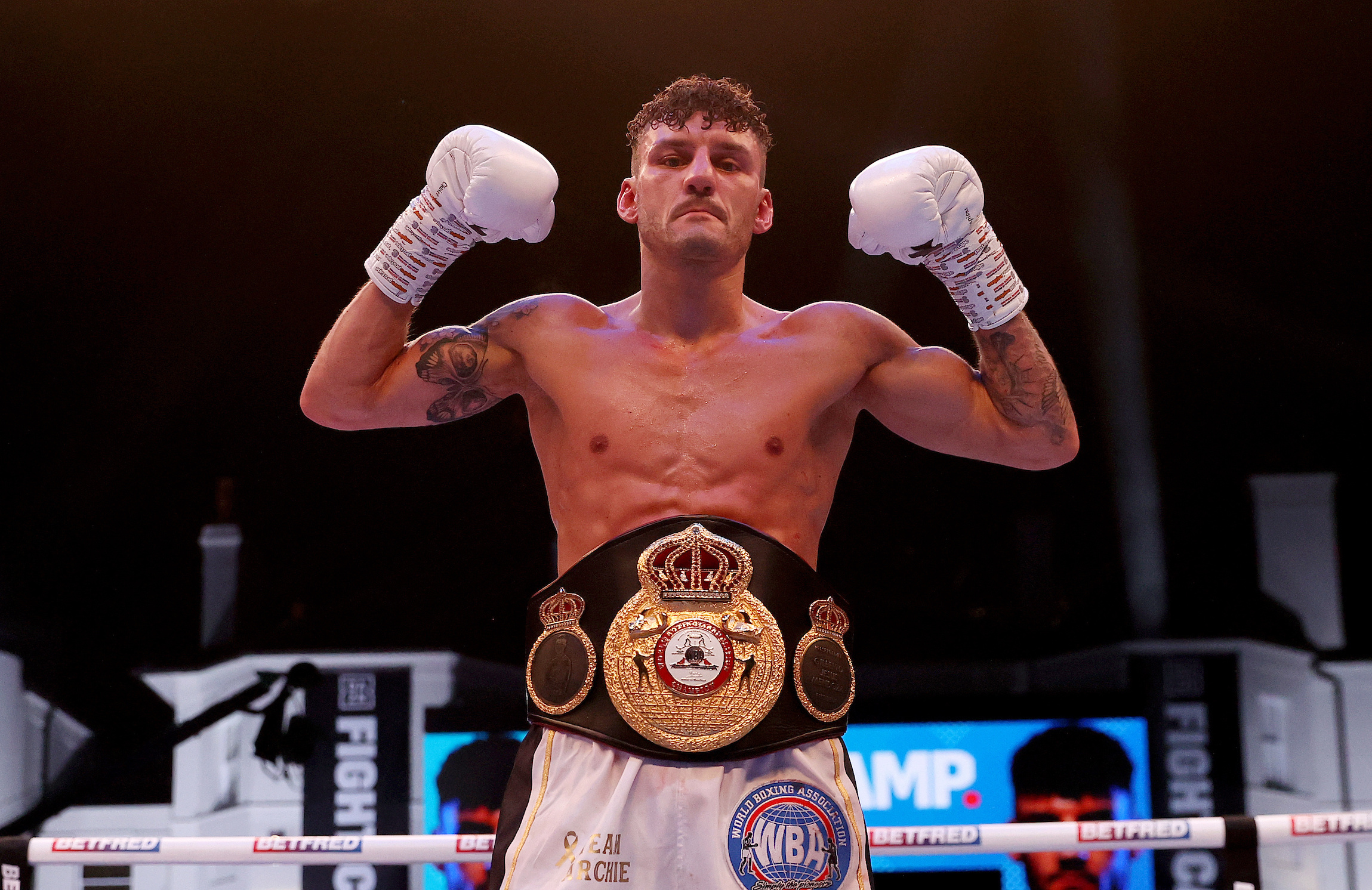 Leigh Wood, Wood stuns xu, Final round to, Seize wba title, 2300x1500 HD Desktop