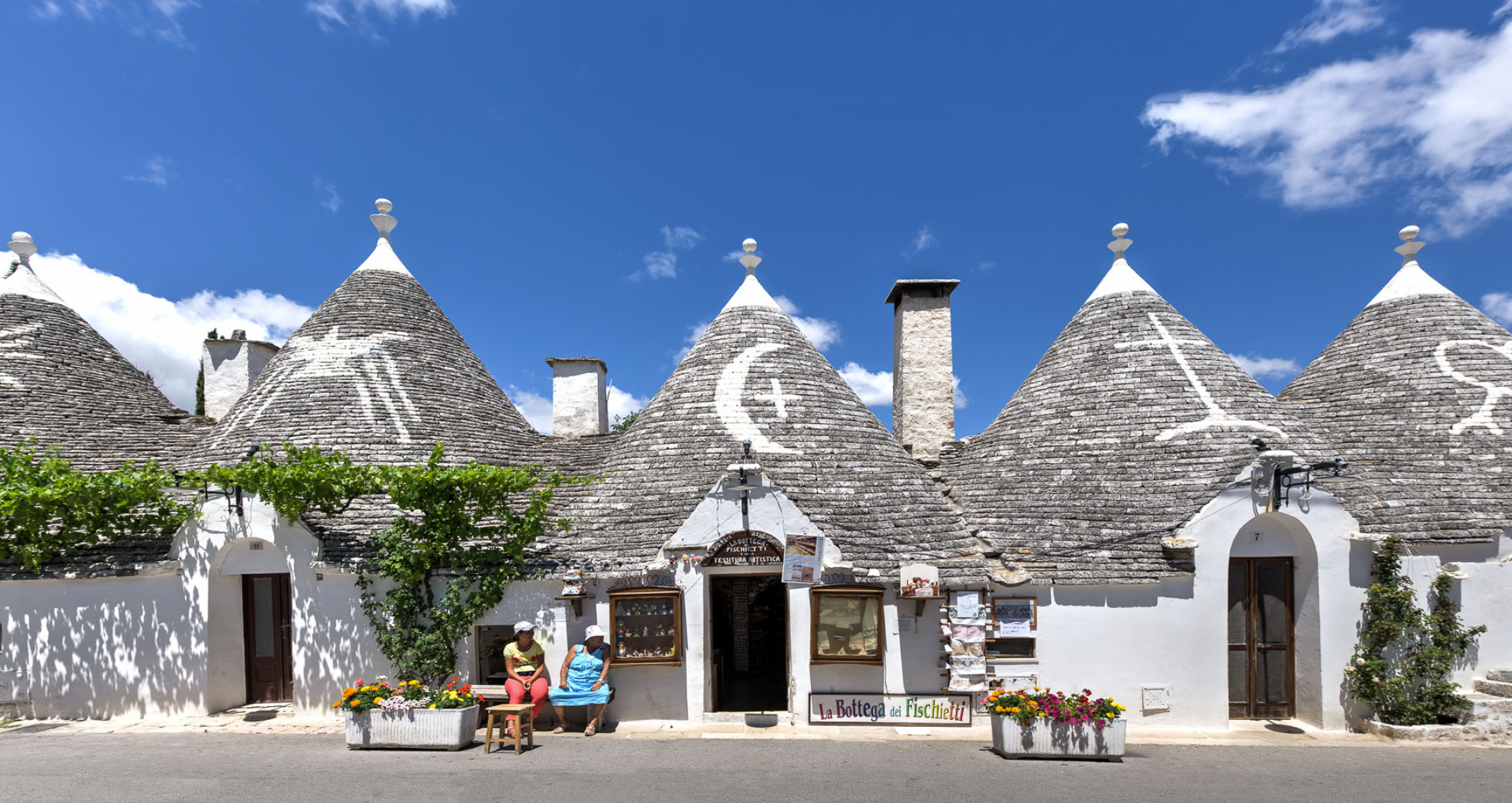 Alberobello's mesmerizing wallpapers, Stunning visuals, 2200x1170 HD Desktop