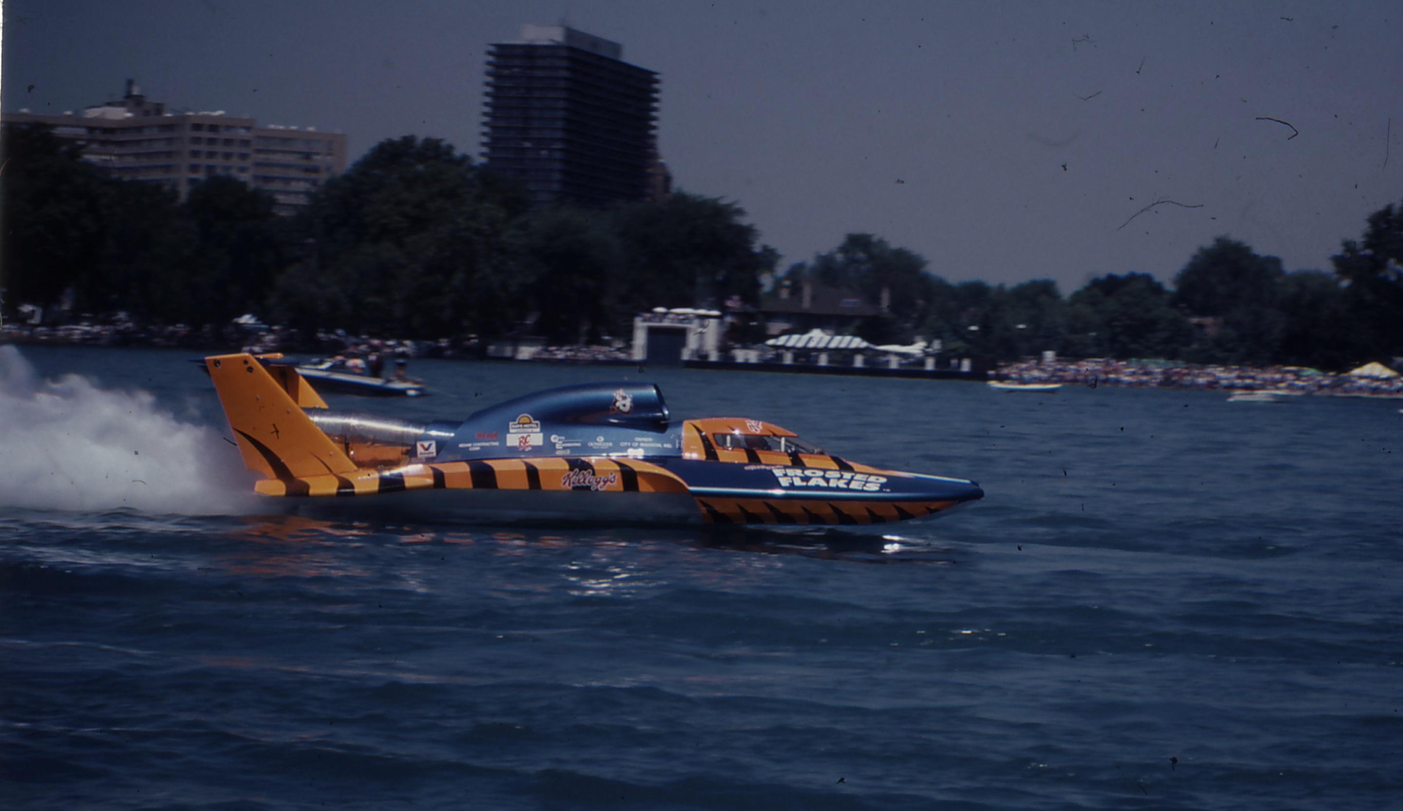 1990s hydroplane races, Detroit river excitement, Nostalgic moments, Racing memories, 2880x1670 HD Desktop