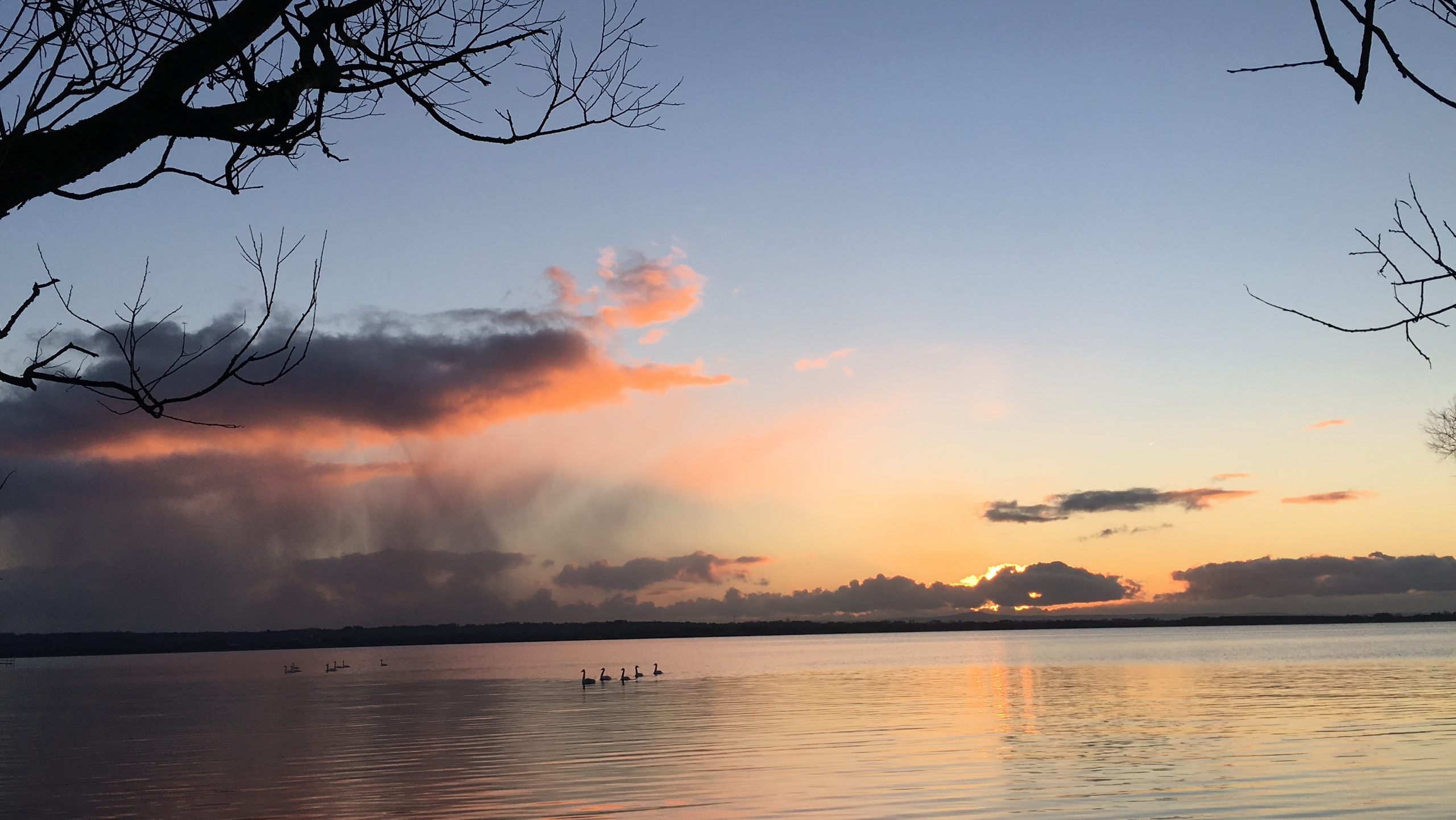 Lough Neagh, Waterfoot cottage, Self catering, 2560x1450 HD Desktop