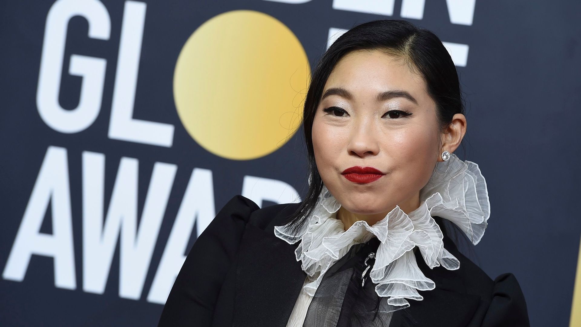 Awkwafina's Golden Globes look, 1920x1080 Full HD Desktop