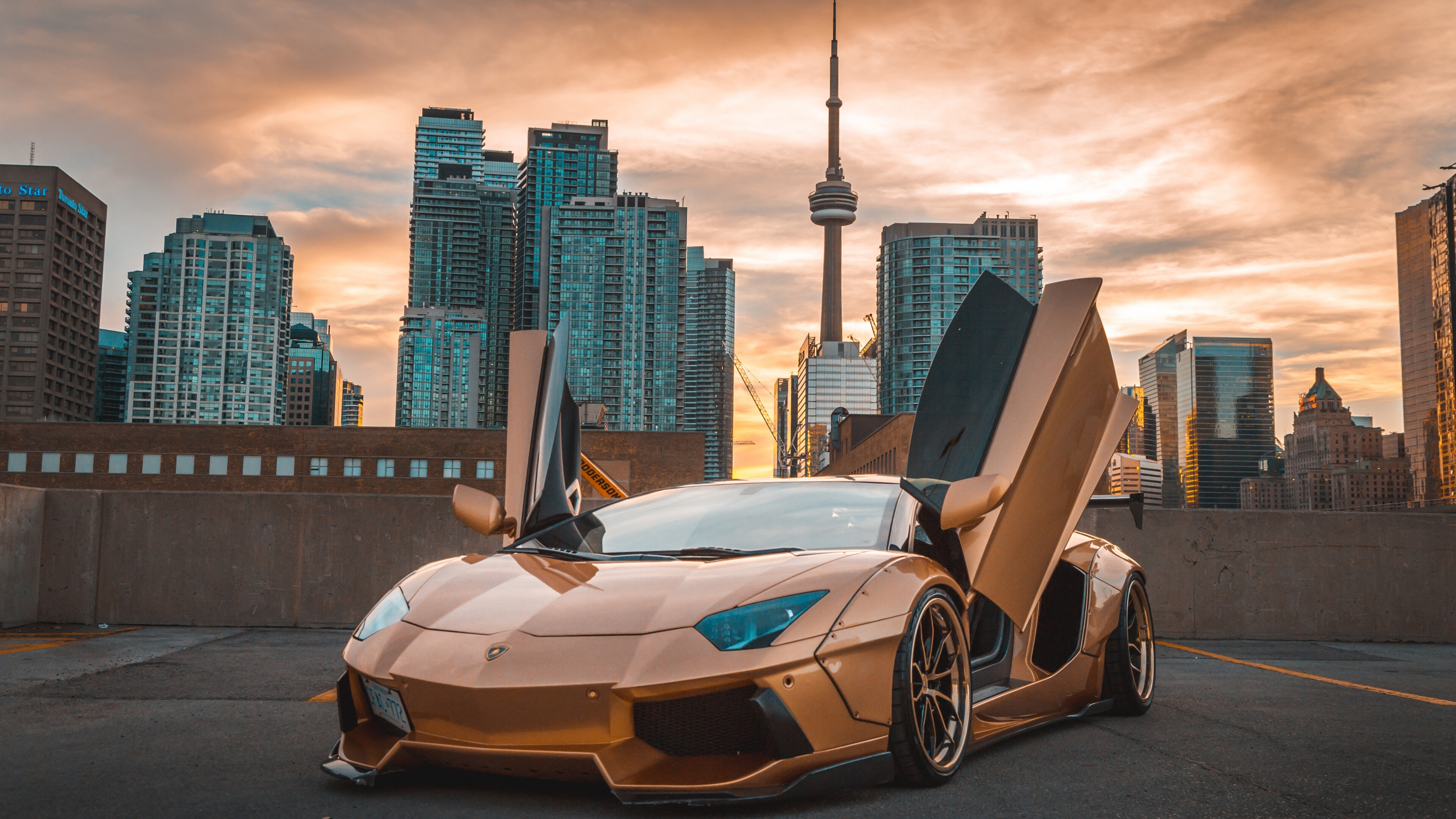 Golden Lamborghini Aventador, CN Tower, 3840x2160 4K Desktop