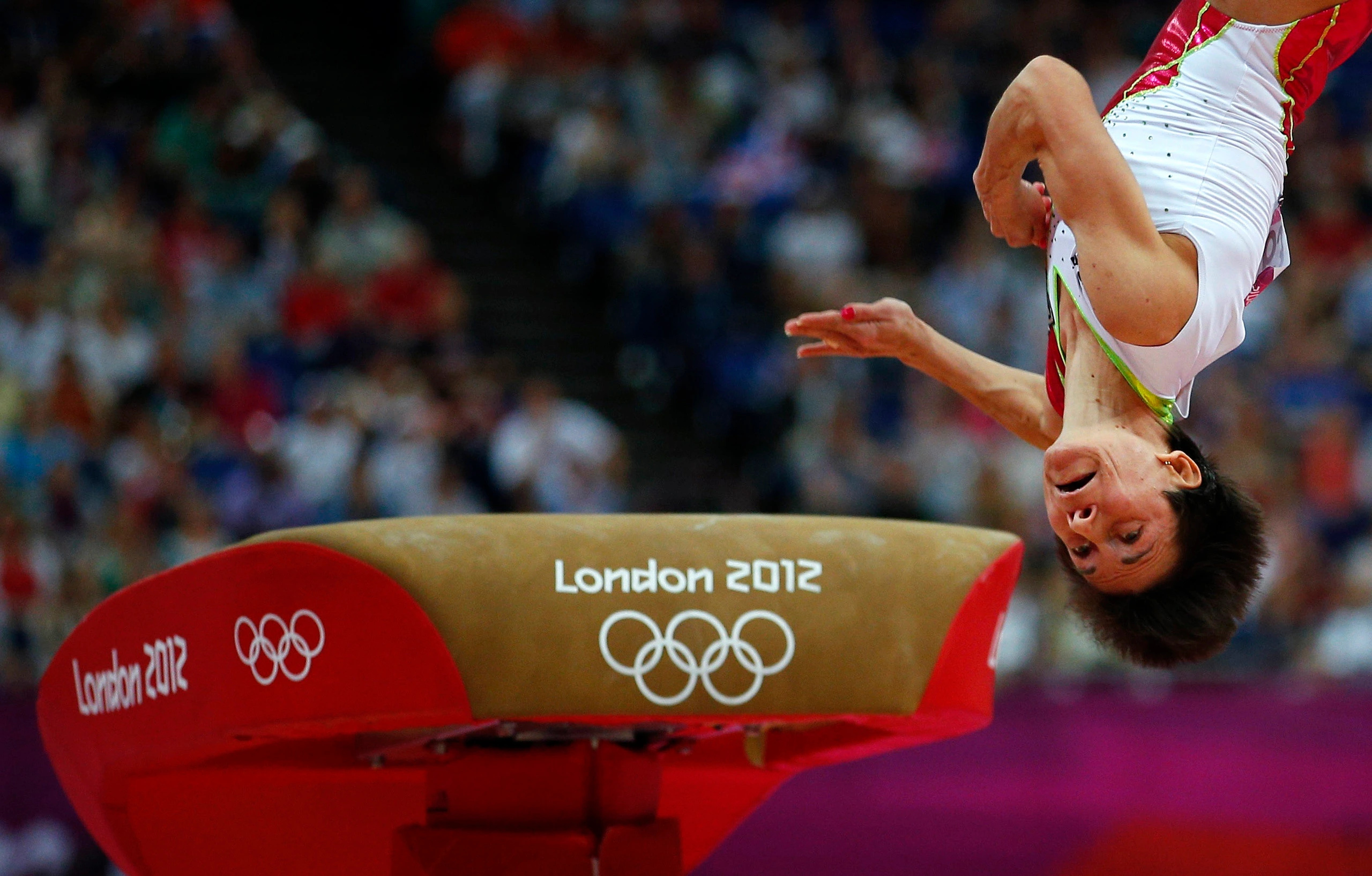 Oksana Chusovitina, Vault (Gymnastics) Wallpaper, 2560x1640 HD Desktop