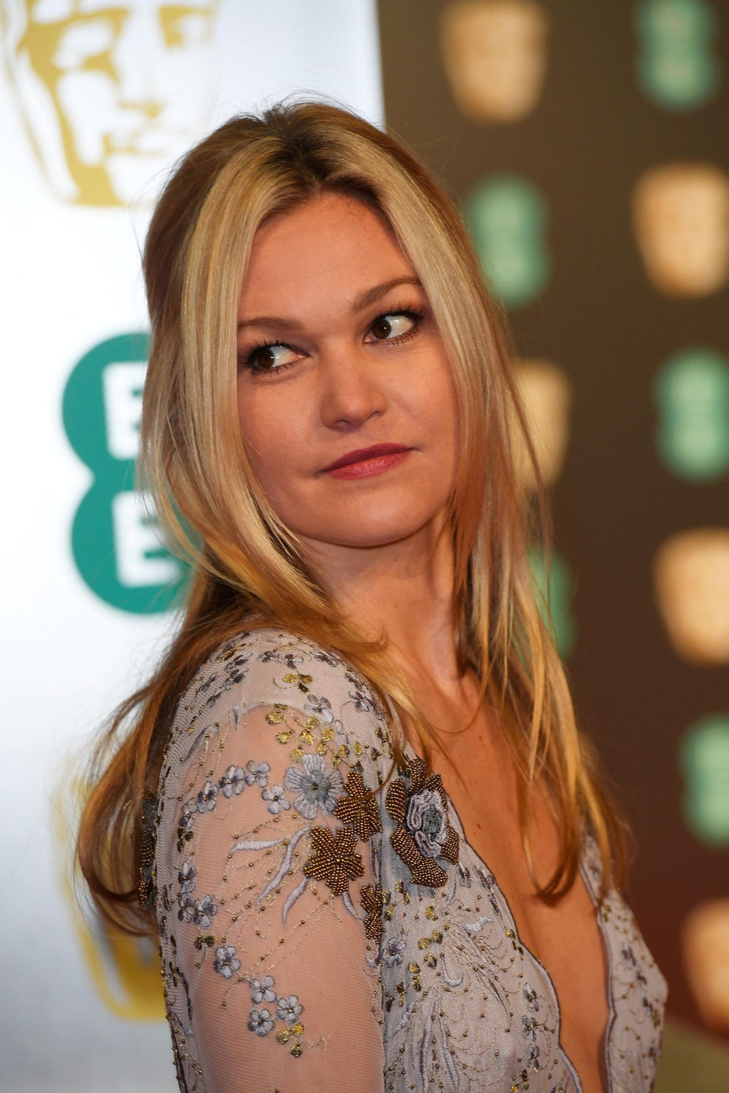 Julia Stiles, Ses, Instagram posting, Baby, 1440x2160 HD Phone