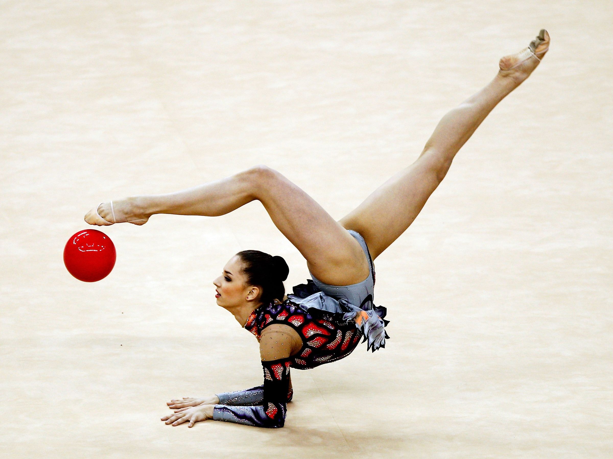 Alexandra Piscupescu, Acrobatic Gymnastics Wallpaper, 2400x1800 HD Desktop