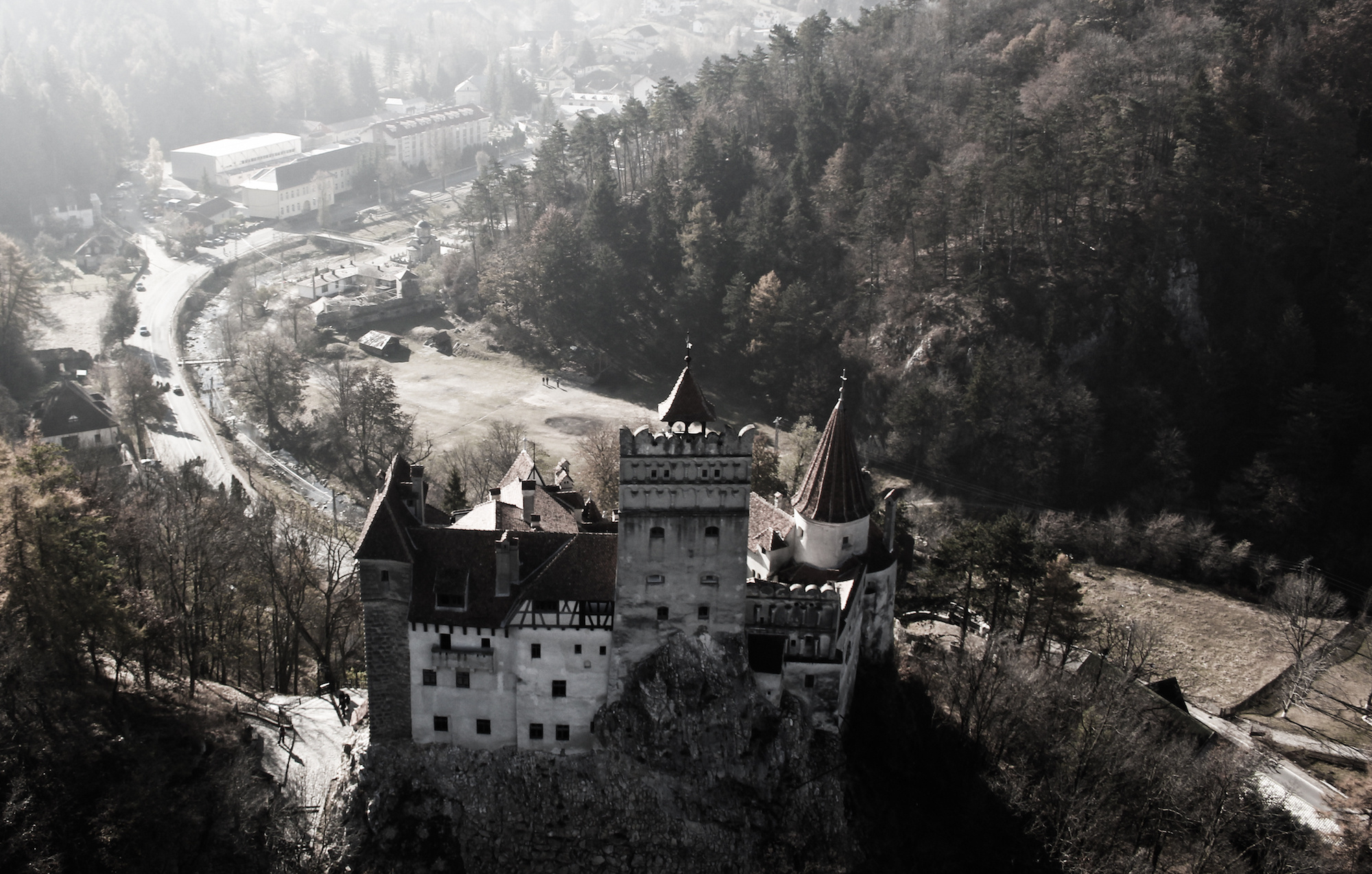 Bran Castle, Architecture, Outdoors, Trees, 2000x1280 HD Desktop