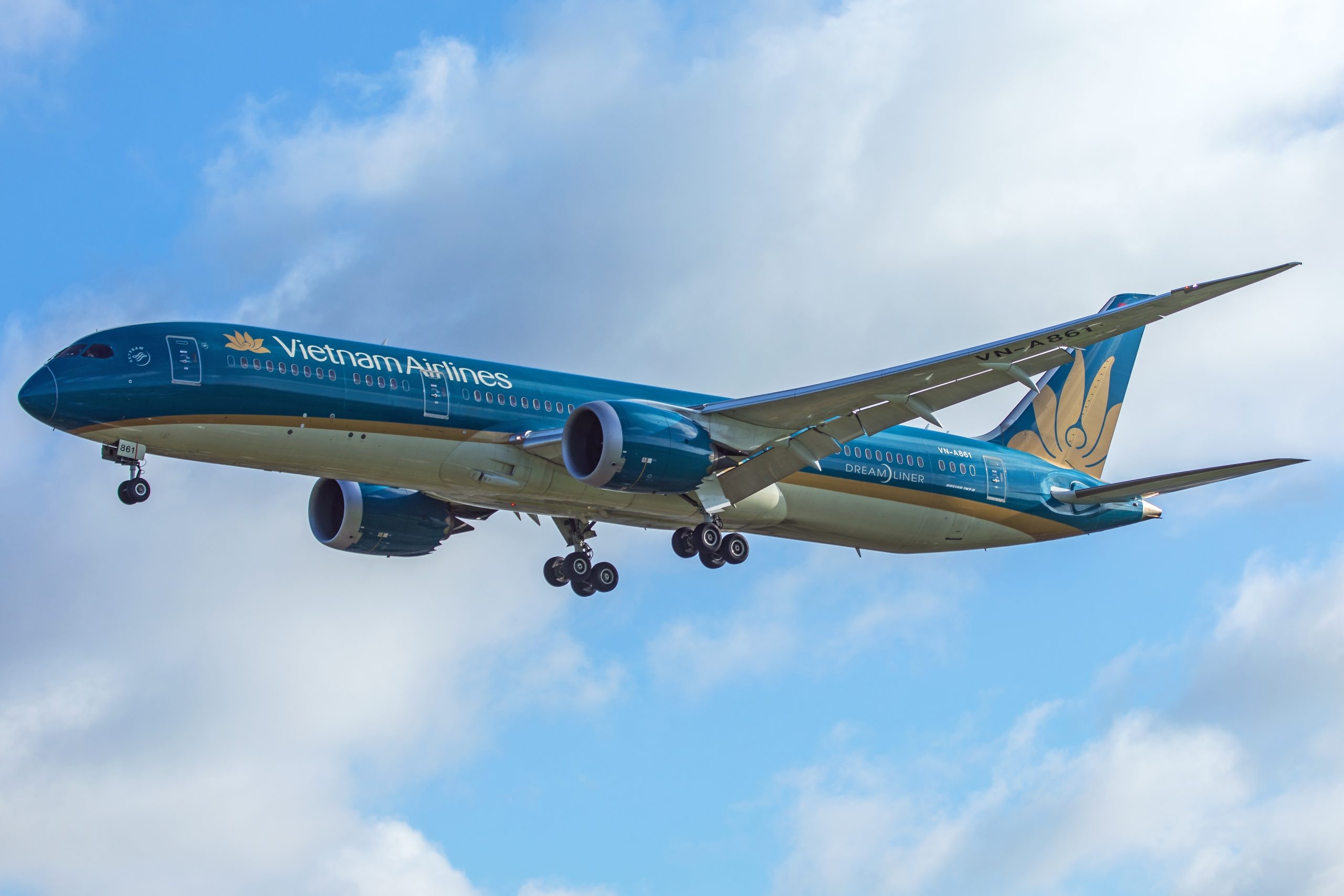 Vietnam Airlines, Debuting US direct flight, Air travel, New route, 2560x1710 HD Desktop