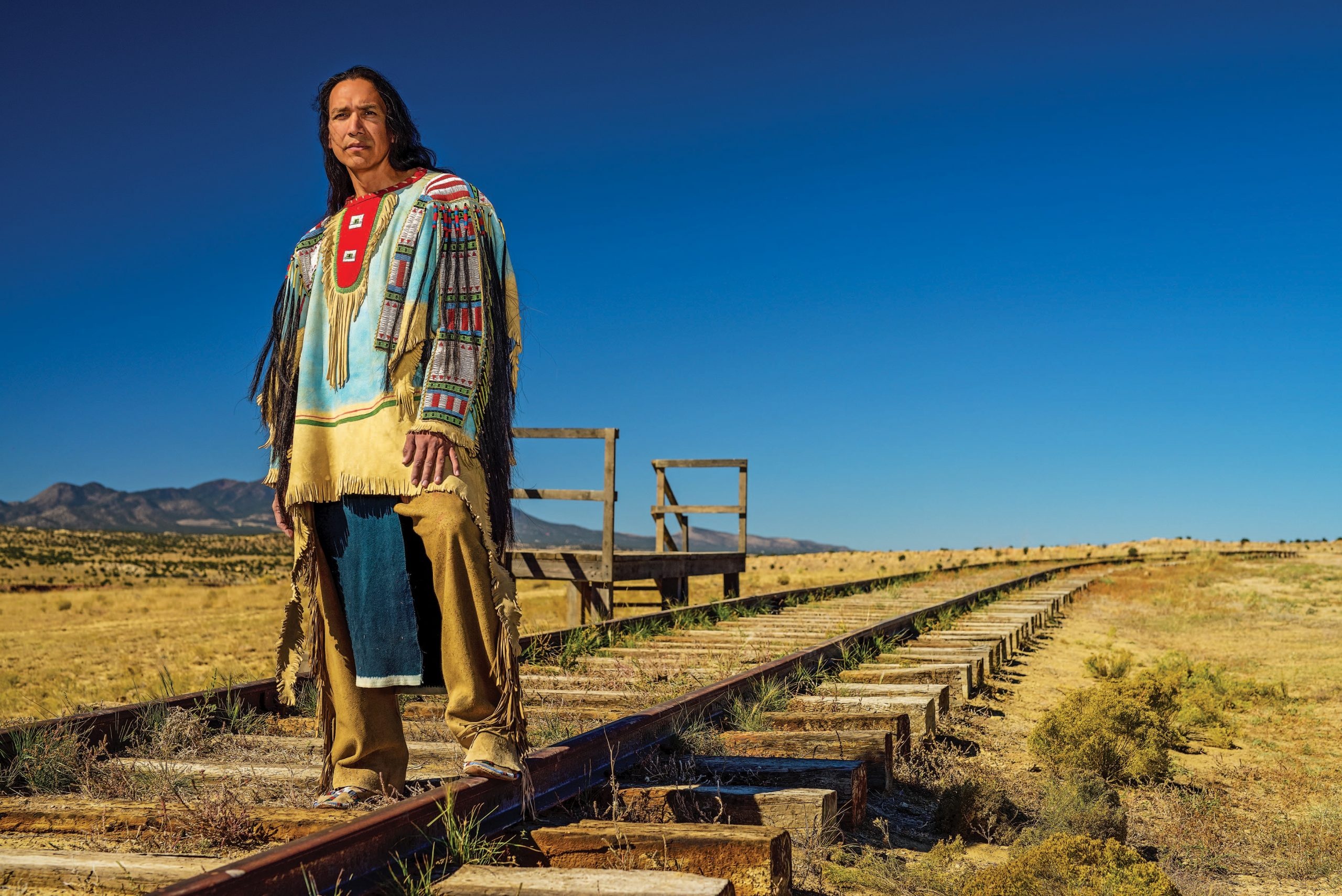 Woman Walks Ahead, Michael Greyeyes, CU&I Magazine, 2560x1710 HD Desktop