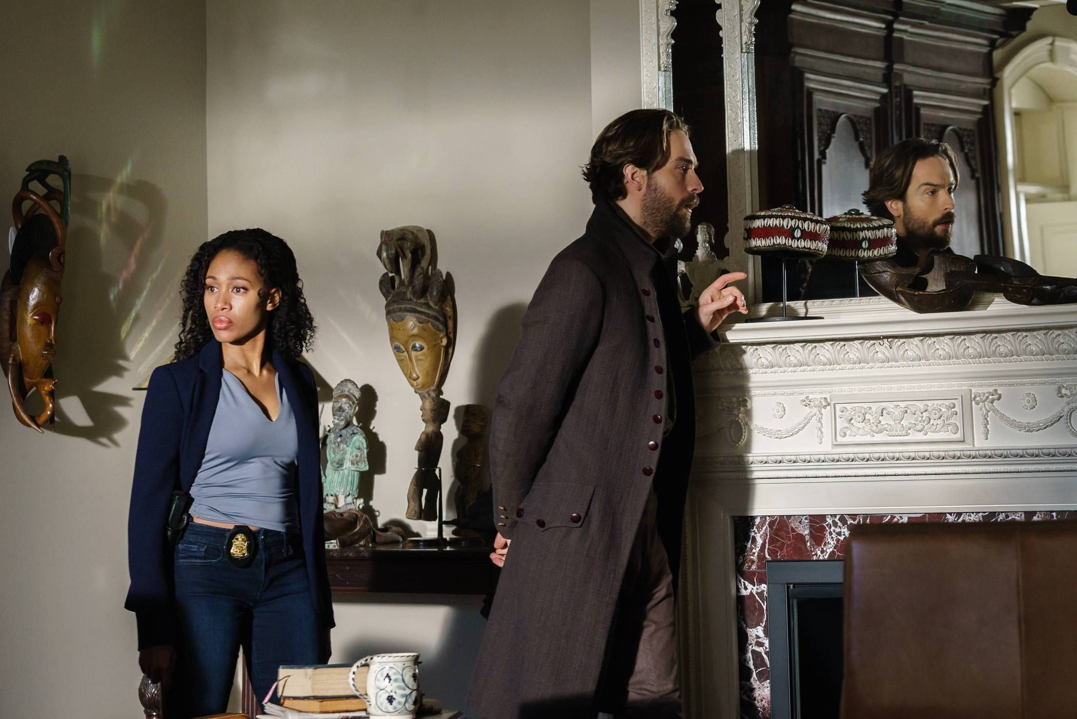 Sleepy Hollow TV Series, Season 3 photos, Eerie atmosphere, Spine-tingling moments, 2100x1410 HD Desktop