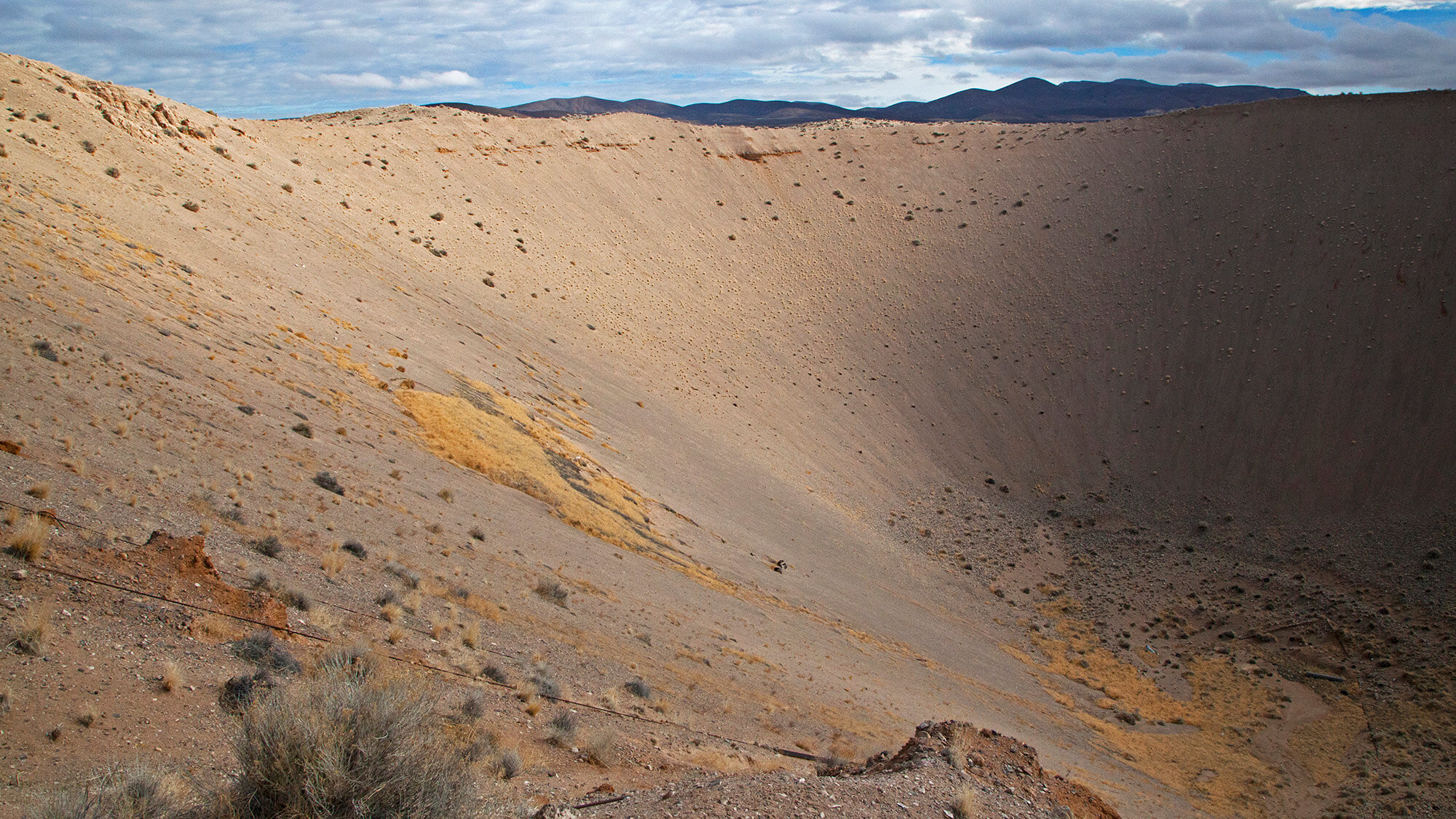 Sedan Crater, Nevada Wallpaper, 2000x1130 HD Desktop