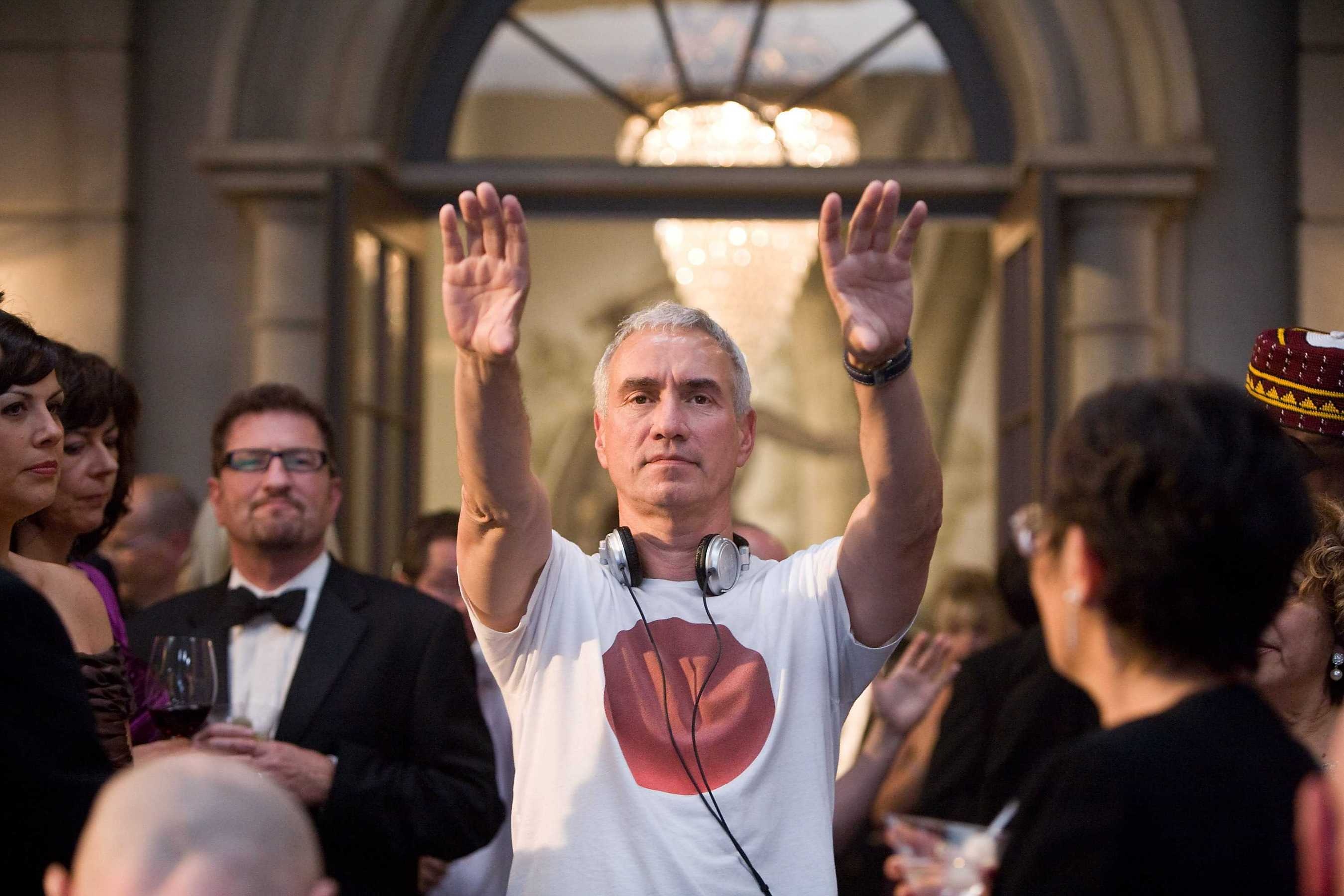 Roland Emmerich: talks to direct, 2700x1800 HD Desktop