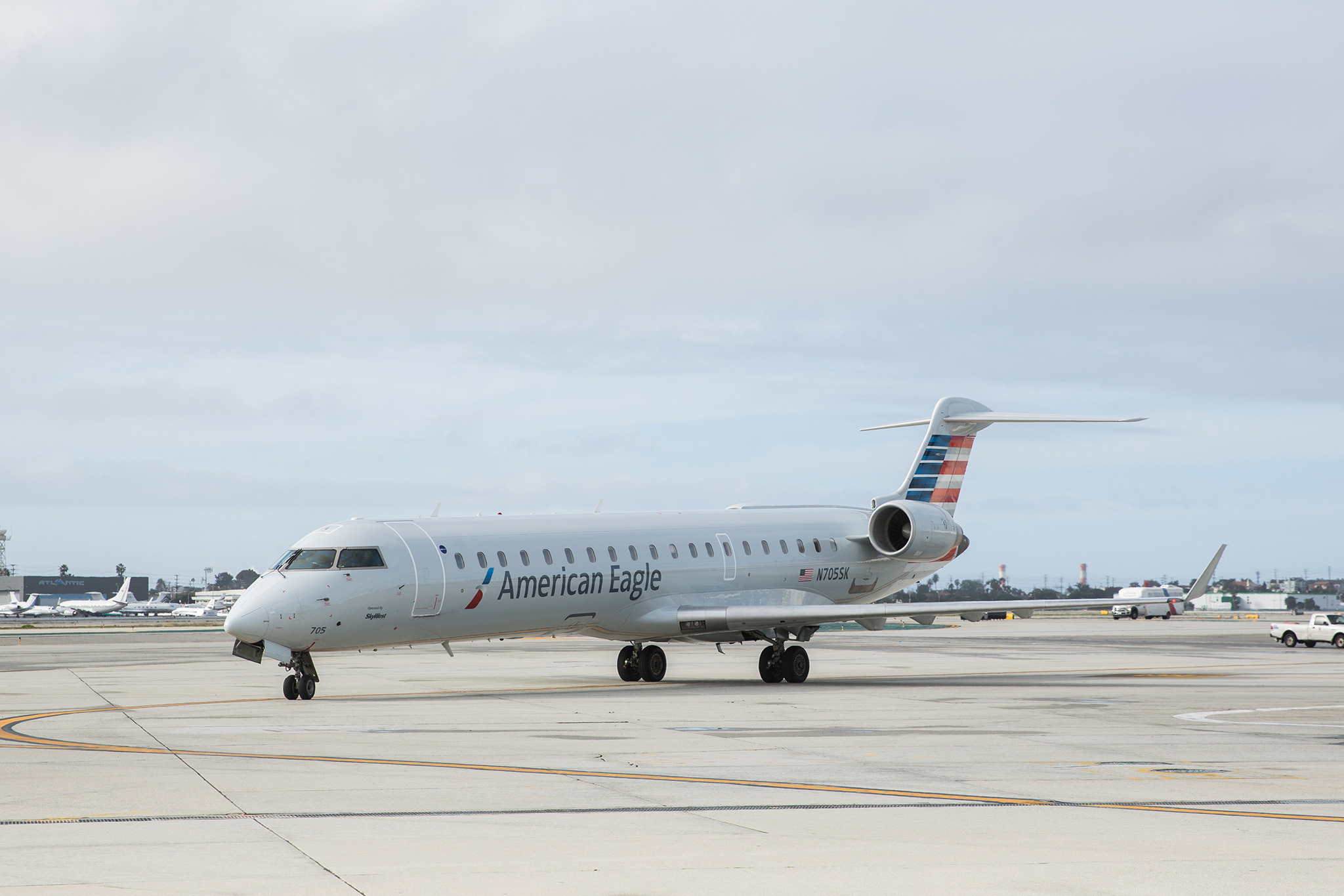 Bombardier CRJ 700, SkyWest Airlines, Aircraft, 2050x1370 HD Desktop