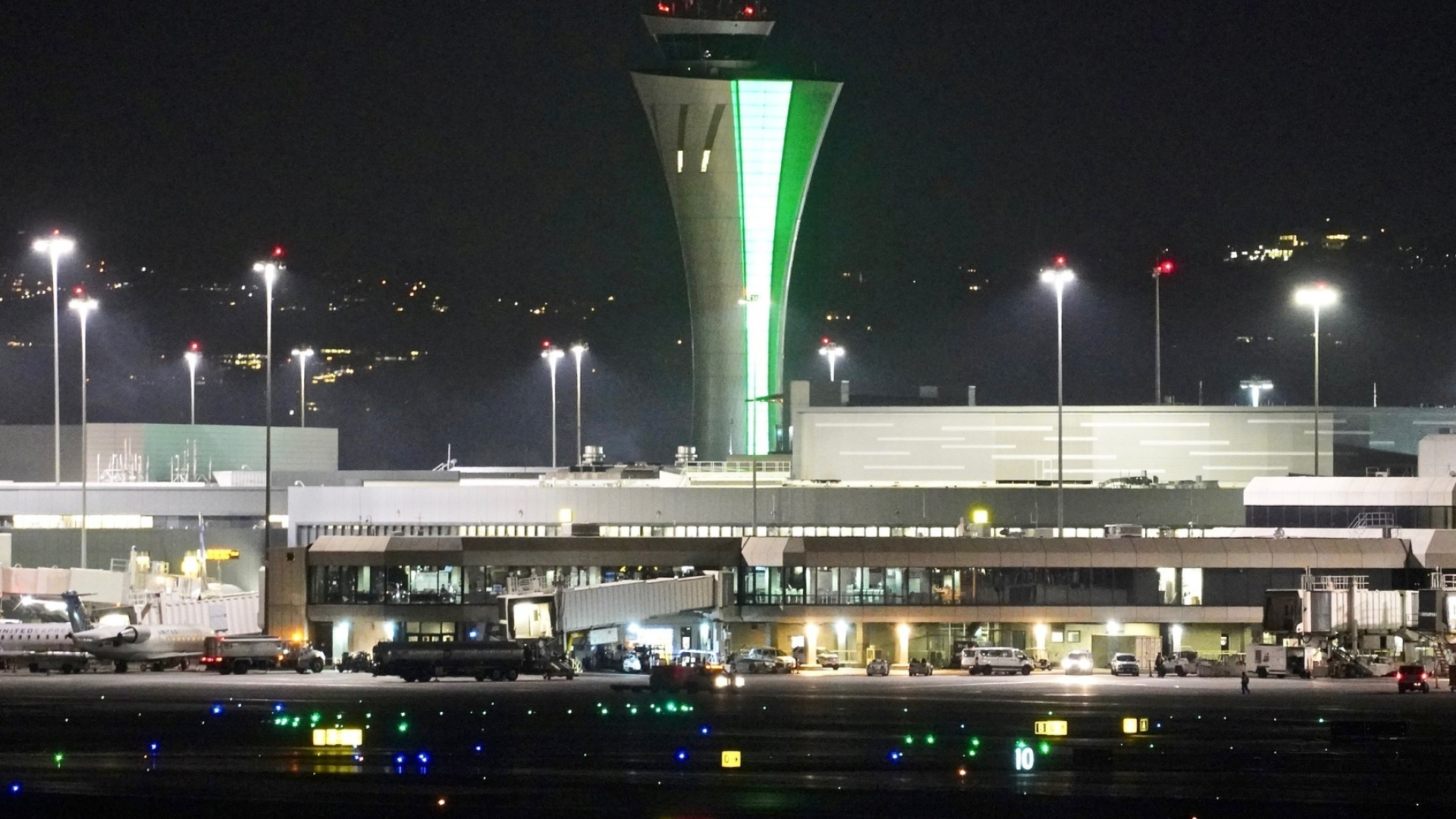 San Francisco International Airport, Aerial photo, Terminal architecture, Passenger hub, 1920x1080 Full HD Desktop