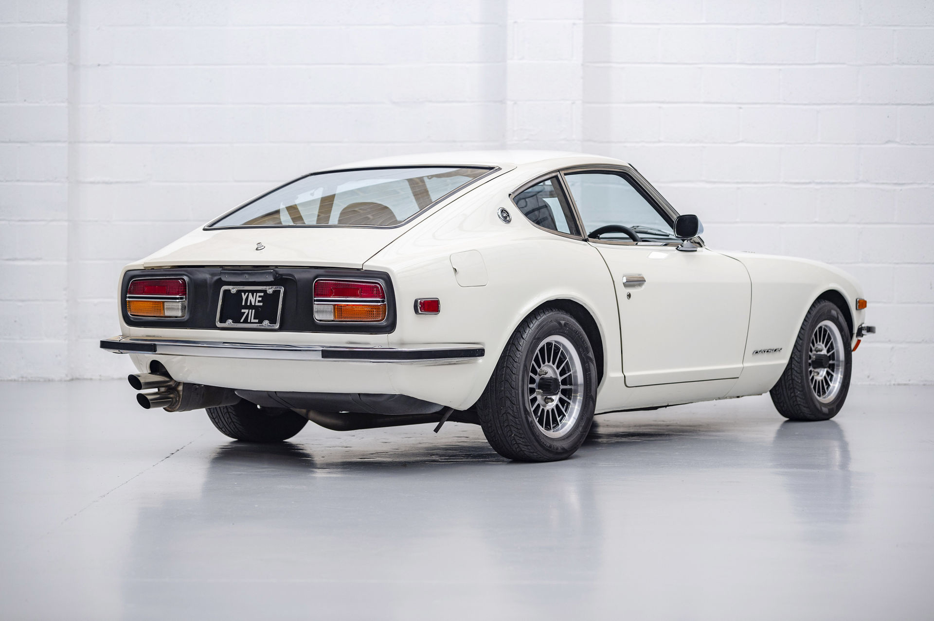 1972 Datsun 240z, Skyline R33 GT-R Engine, $57, 000 sell, Car enthusiast's dream, 1920x1280 HD Desktop