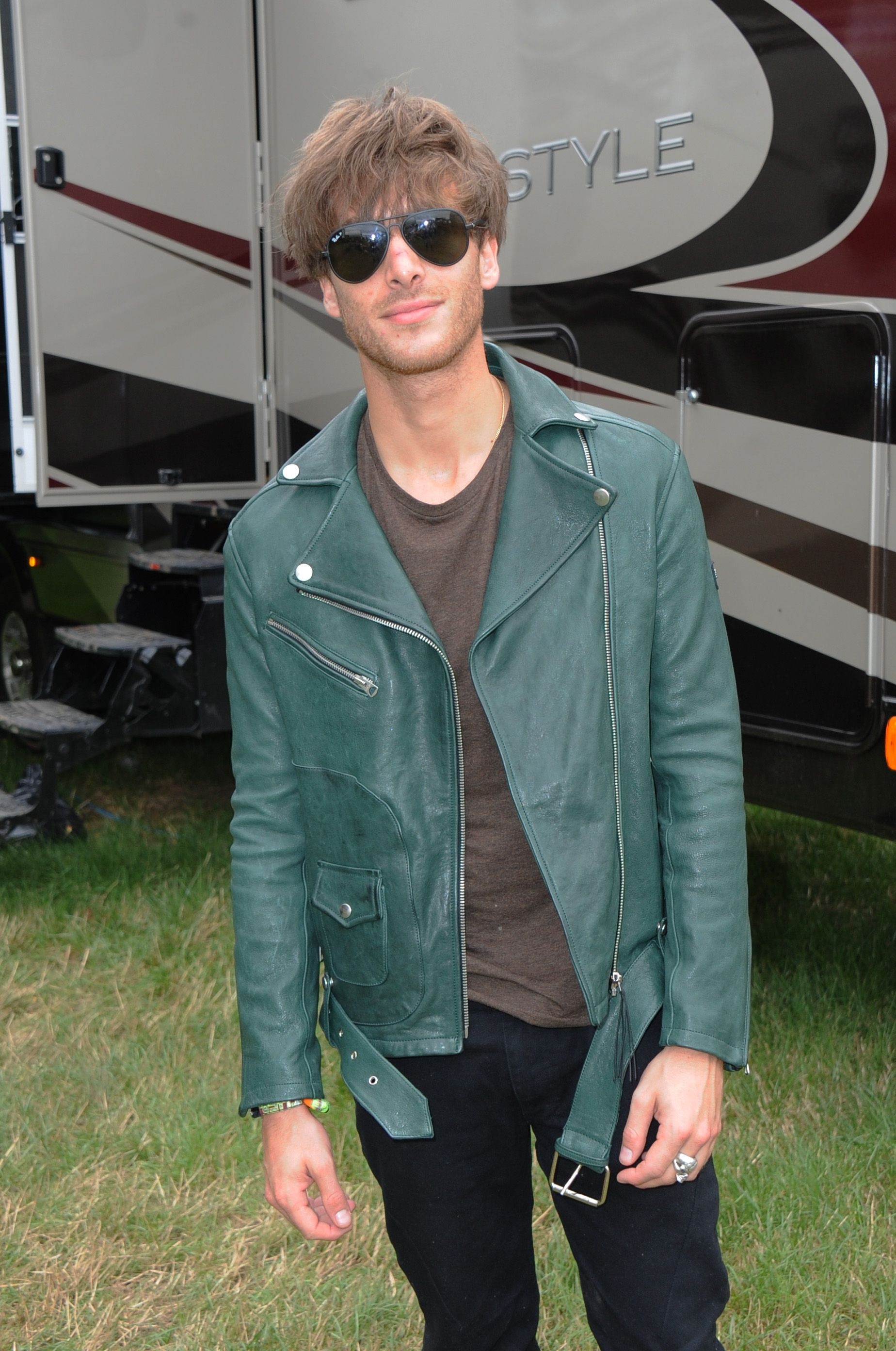 Paolo Nutini, Replay jacket, Glastonbury 2014, Style, 1850x2790 HD Phone