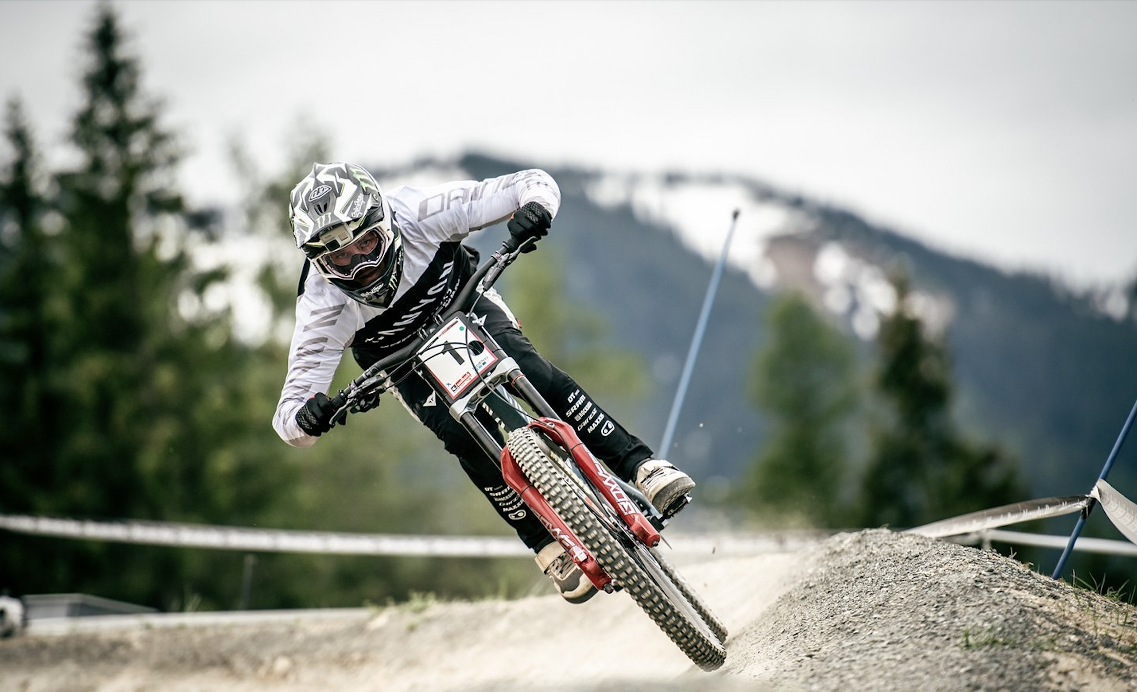 Troy Brosnan, Knchel Verletzung, World Cup start, Lourdes, 2330x1420 HD Desktop