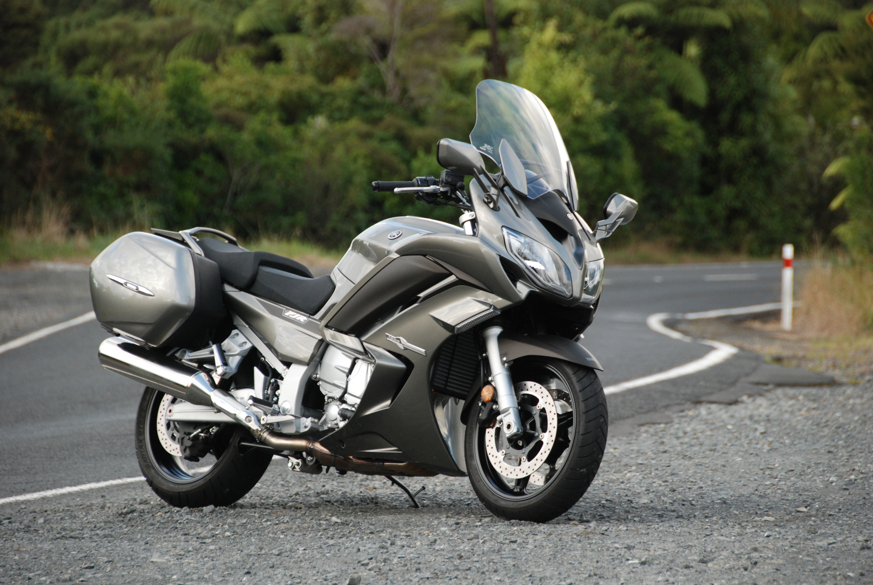 Yamaha FJR1300, Rocket ride, Armchair comfort, NZ Herald, 2960x1980 HD Desktop