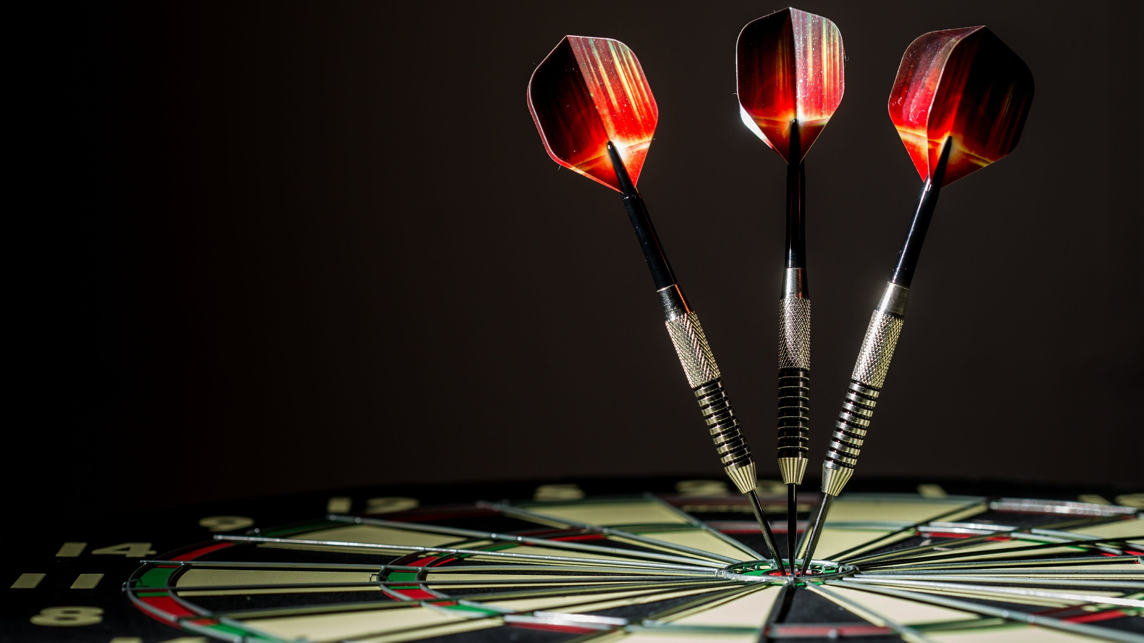 Darts arrow background Baltana, 3840x2160 4K Desktop