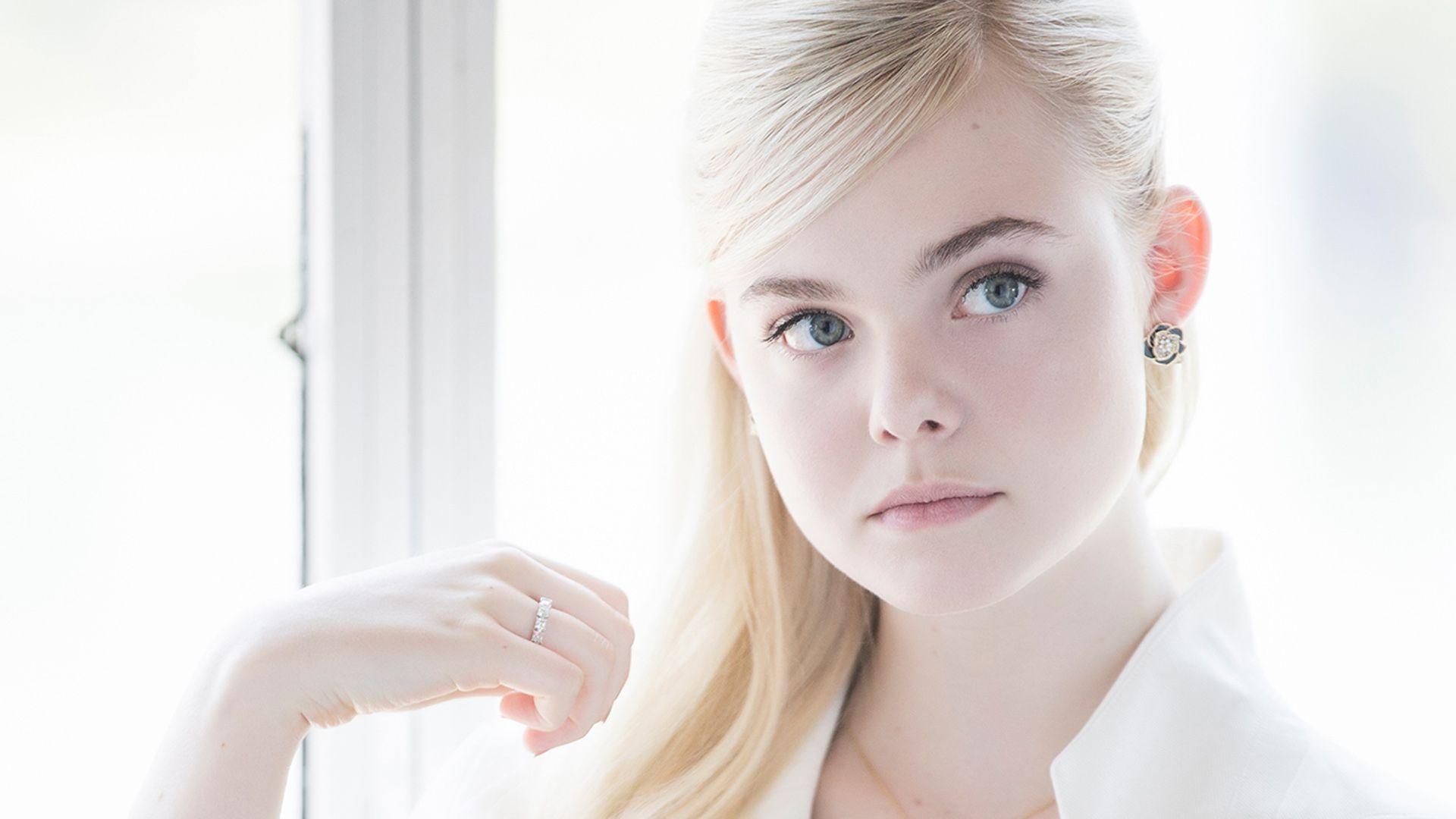 Elle Fanning, Blonde beauty, Fashionable wallpapers, Stunning visuals, 1920x1080 Full HD Desktop