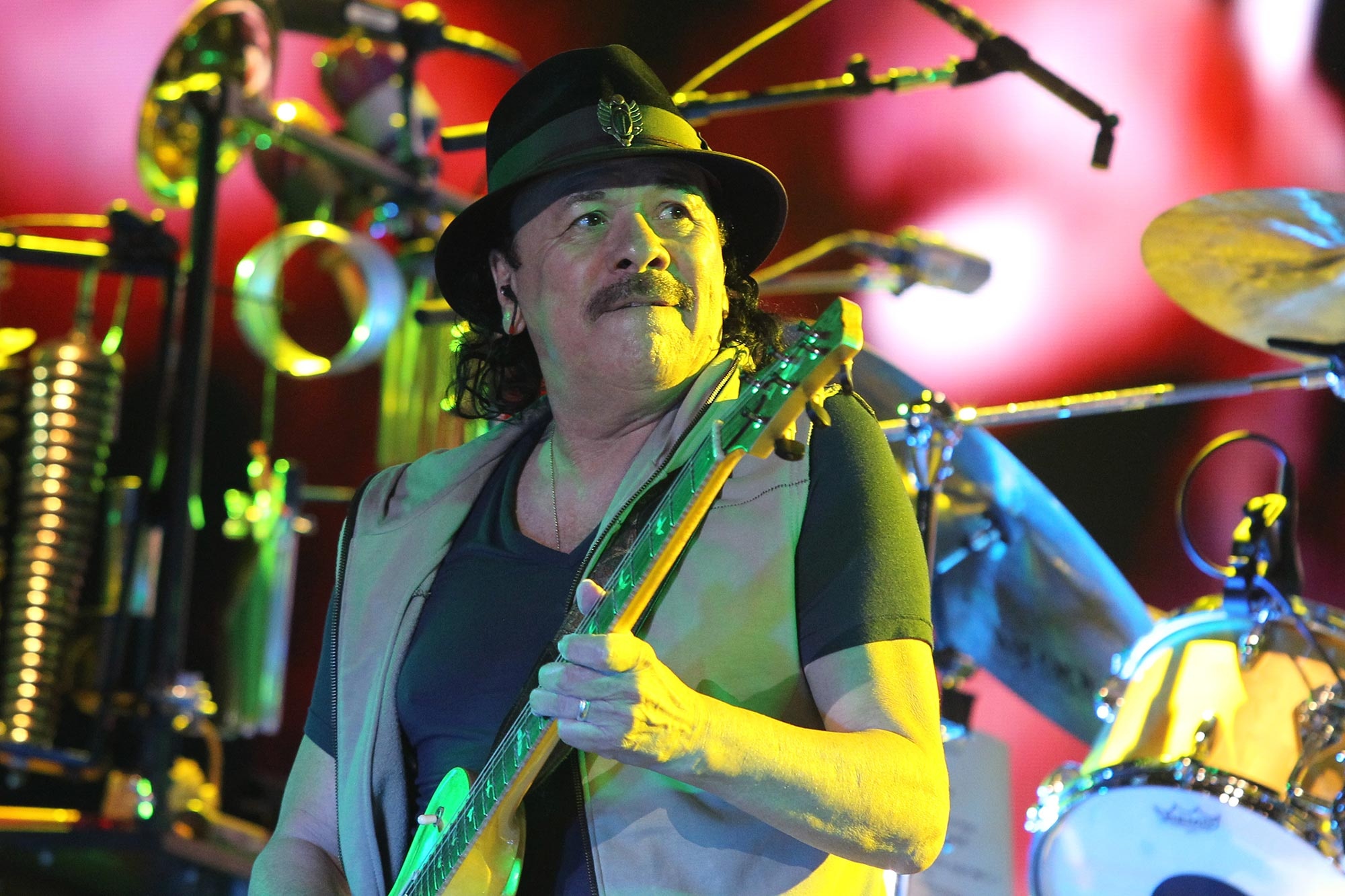 Carlos Santana, Concerns about health, Faints during concert, Michigan, 2000x1340 HD Desktop