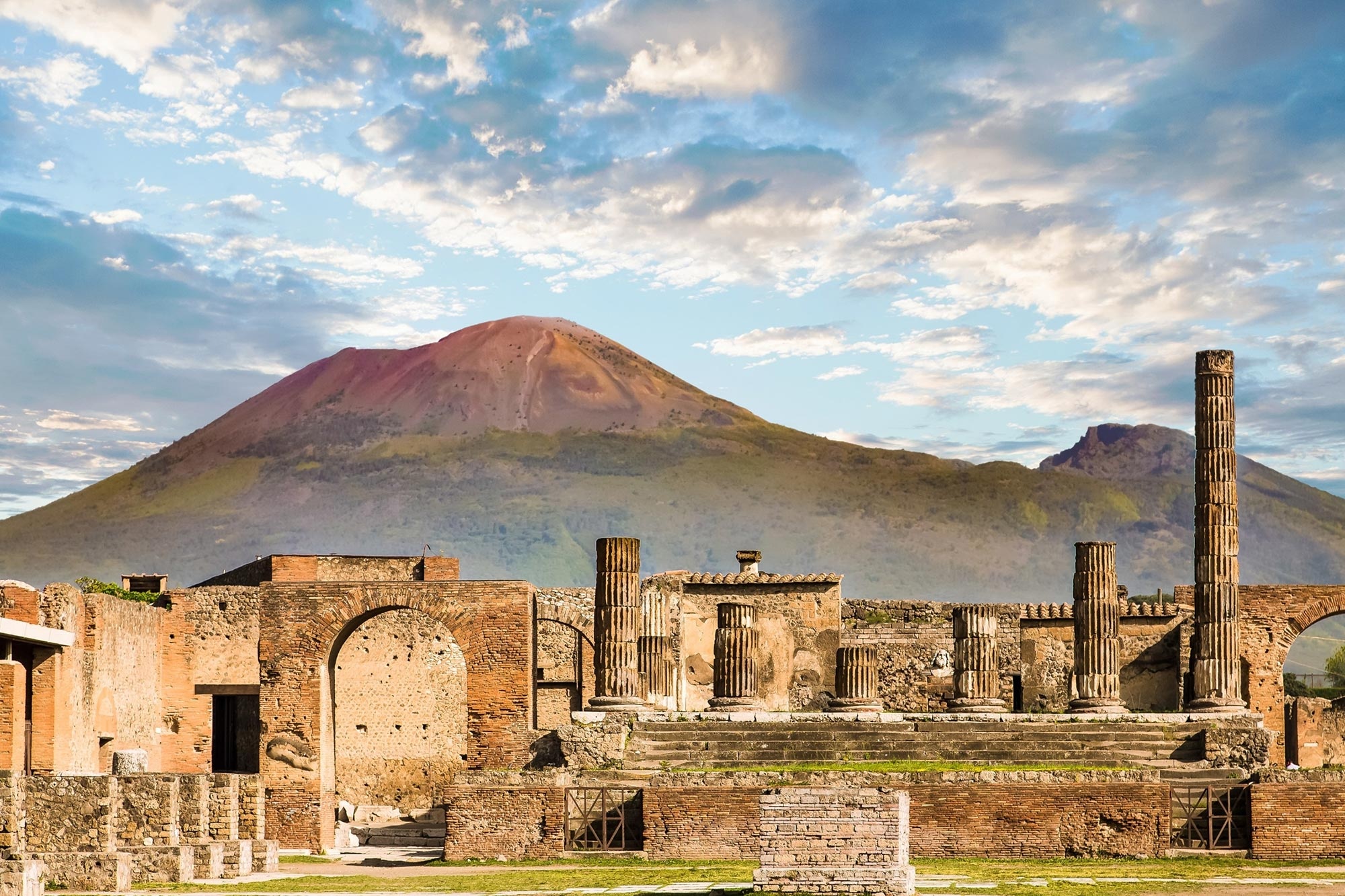 Mount Vesuvius, Dangerous volcano, Extended siesta, European danger, 2000x1340 HD Desktop