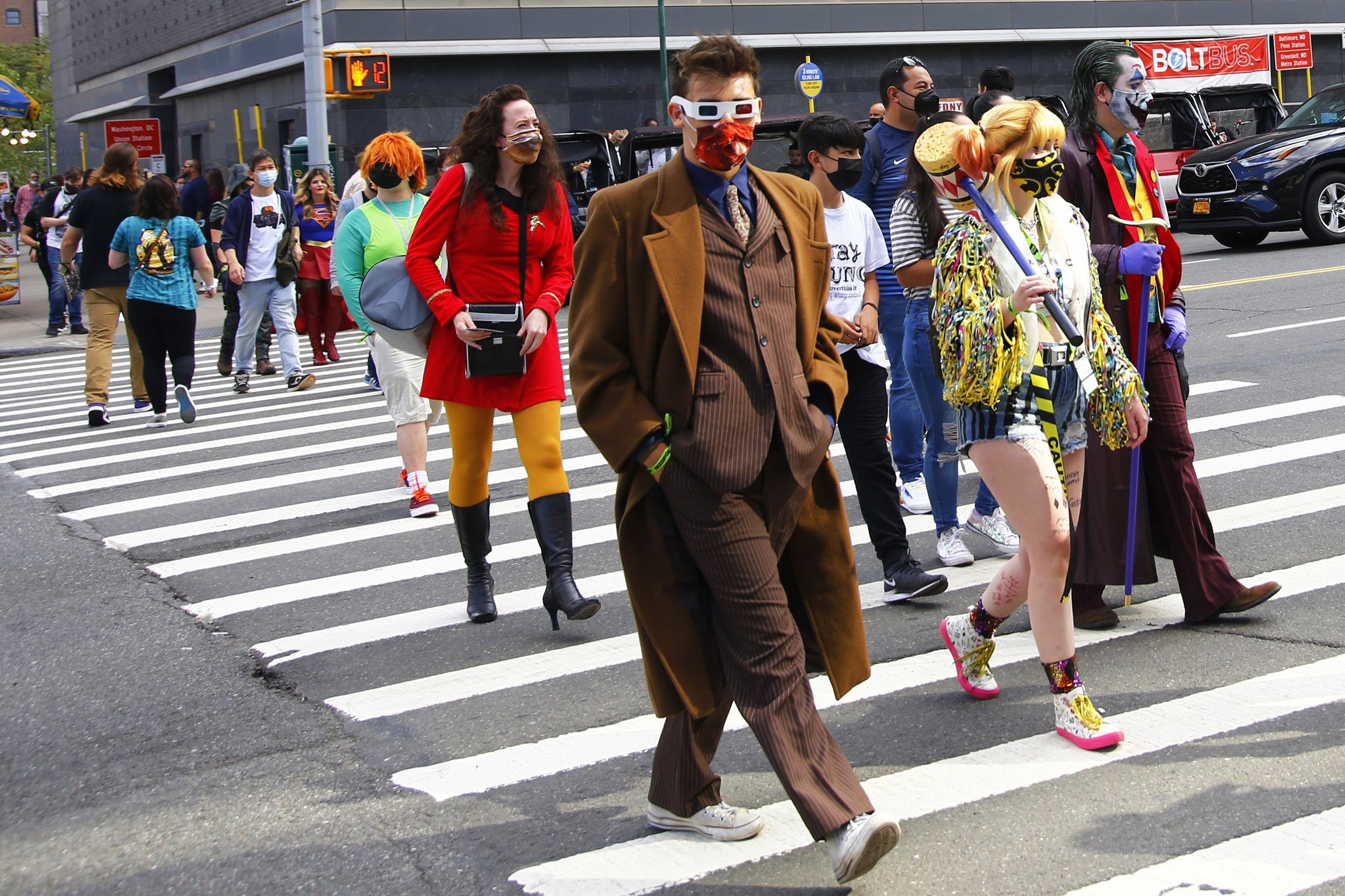 Comic-Con returns, Costumed revelers, 1 year hiatus, Daily Sabah coverage, 2500x1670 HD Desktop