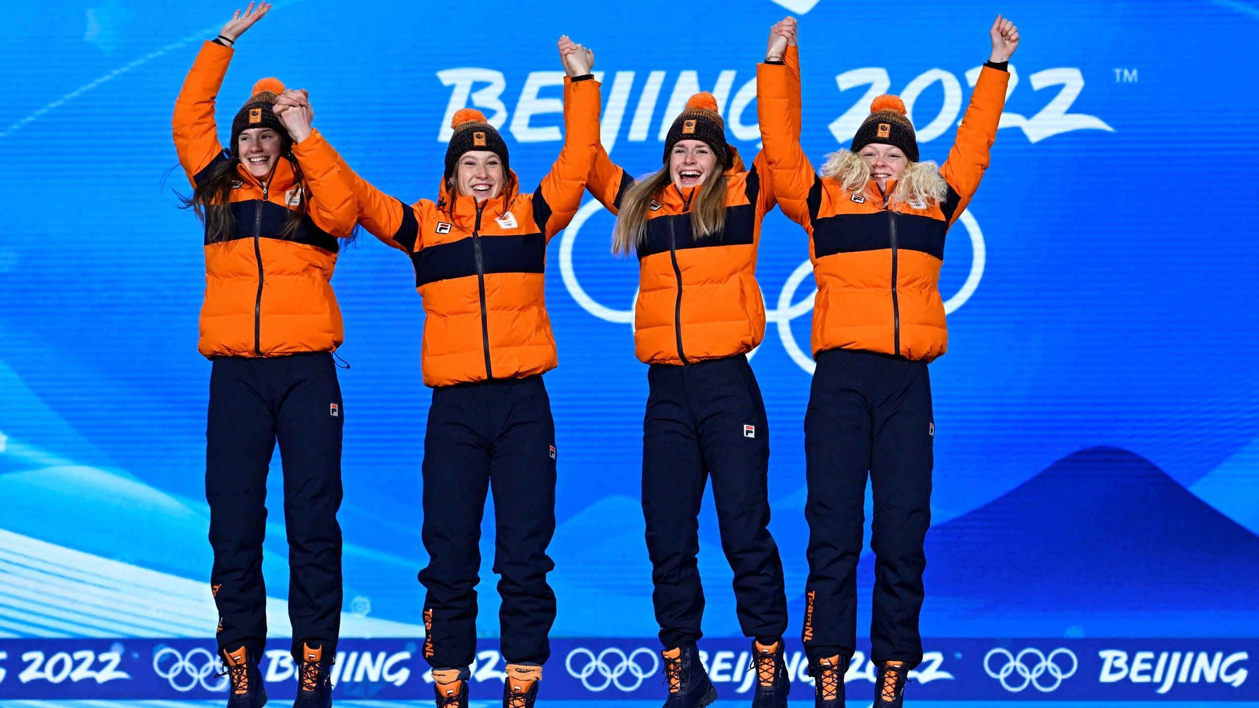 Xandra Velzeboer, Beijing 2022, Joyful celebration, Medal plaza, 2560x1440 HD Desktop