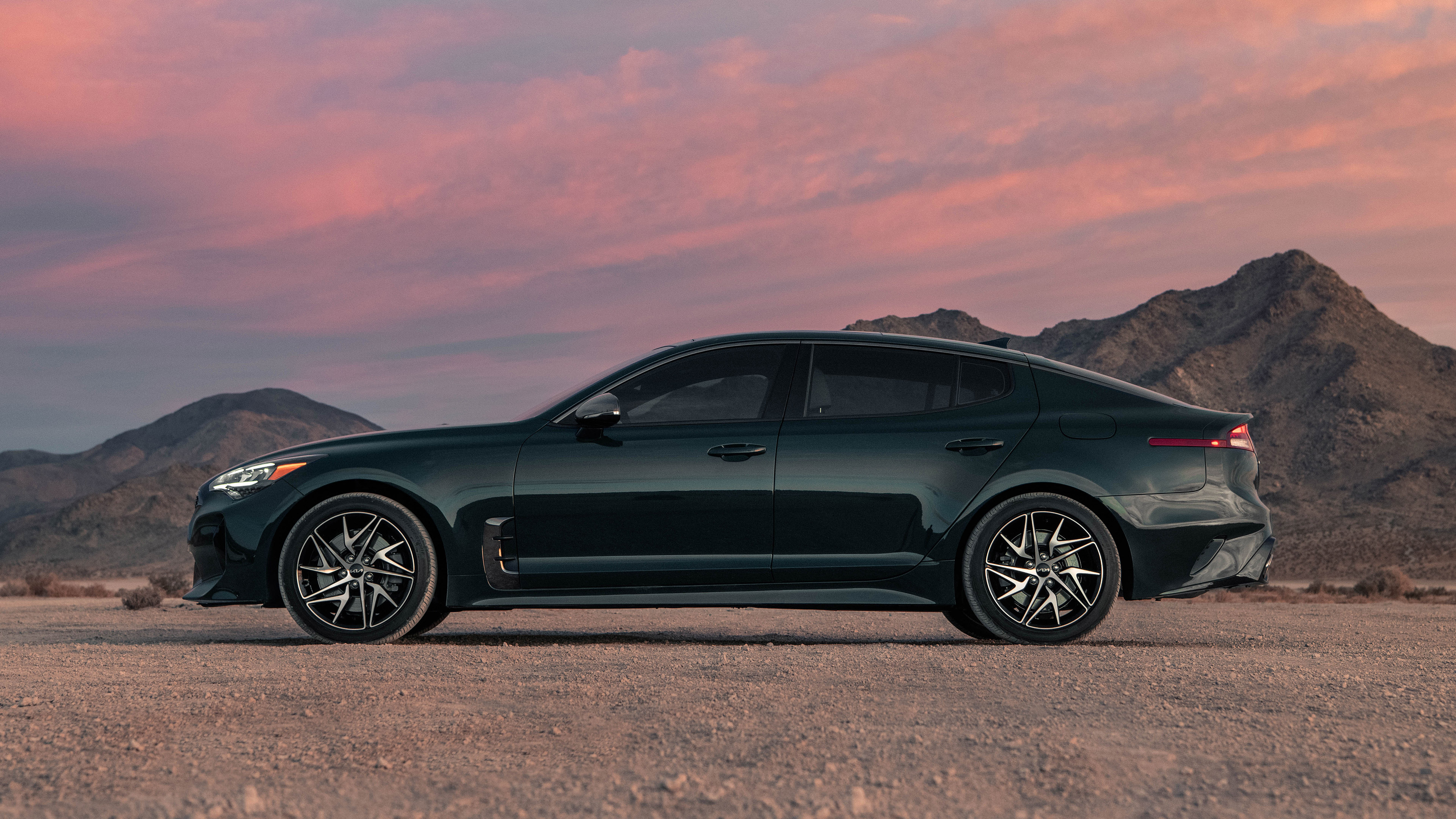 Kia Stinger, 4K ultra HD, Luxury sports car, Bold design, 3840x2160 4K Desktop