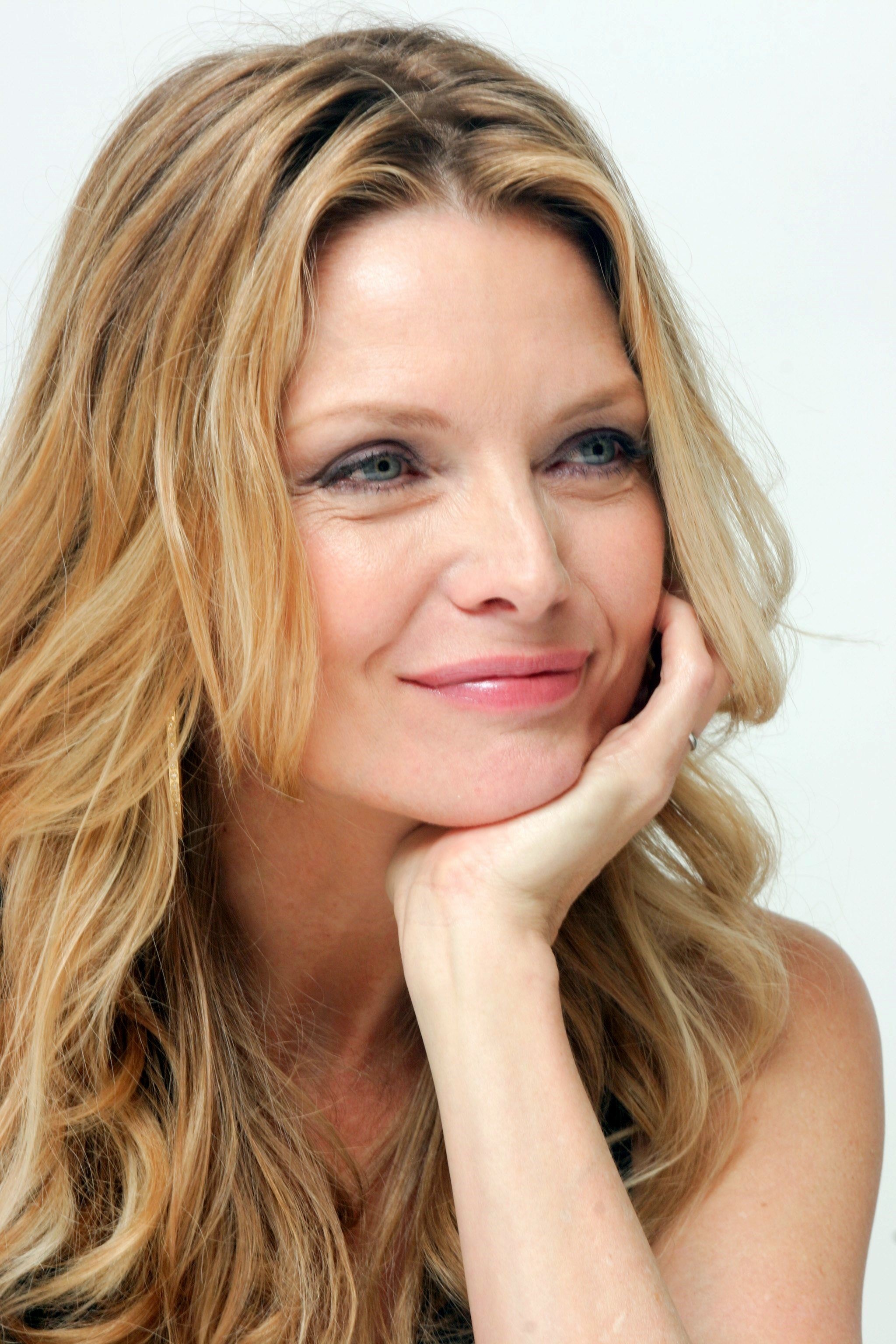 Michelle Pfeiffer, Michelle Pfeiffer, Beautiful celebrities, Michelle, 2050x3080 HD Phone