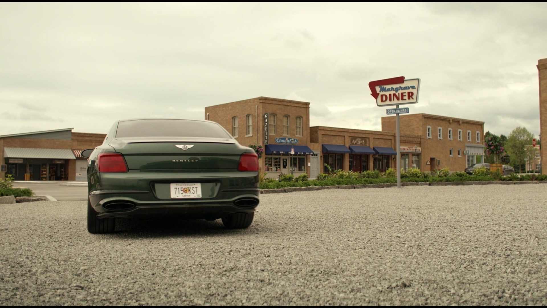 Reacher TV Series, Bentley Flying Spur W12, Green car used, Alan Ritchson, 1920x1080 Full HD Desktop