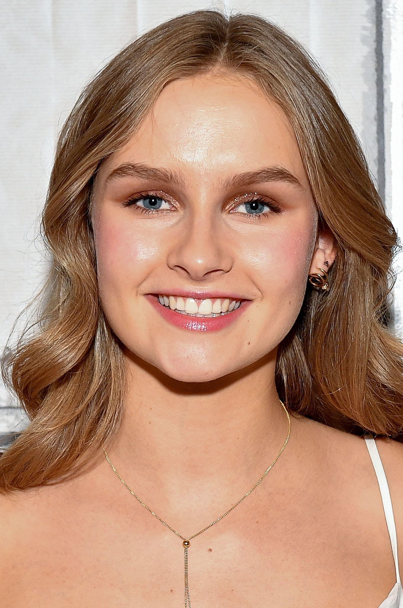 Olivia DeJonge, Movies, Actress, Fashion, 1370x2050 HD Phone