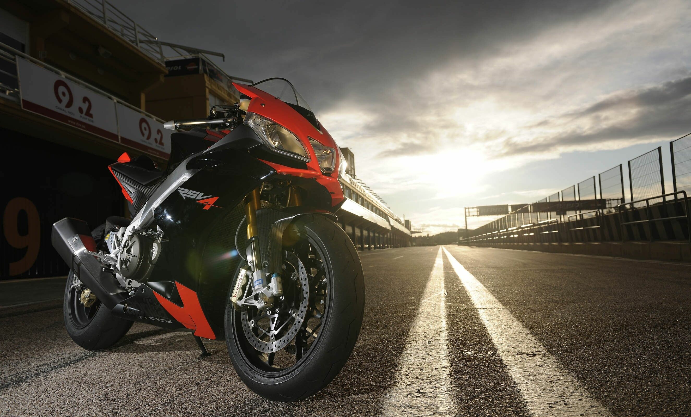 Aprilia RSV4 Bike, Powerful engine, Agile cornering, Unmatched control, 2650x1600 HD Desktop