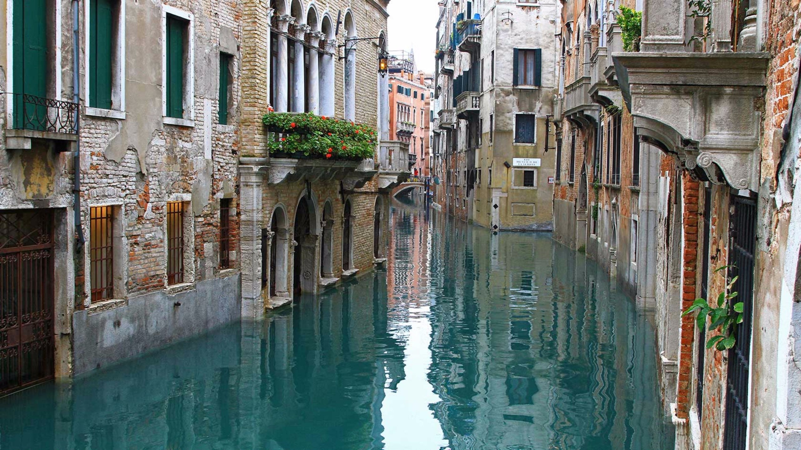 Vacation in Venice, Italy 4K wallpaper, Free download, Stunning scenery, 2560x1440 HD Desktop