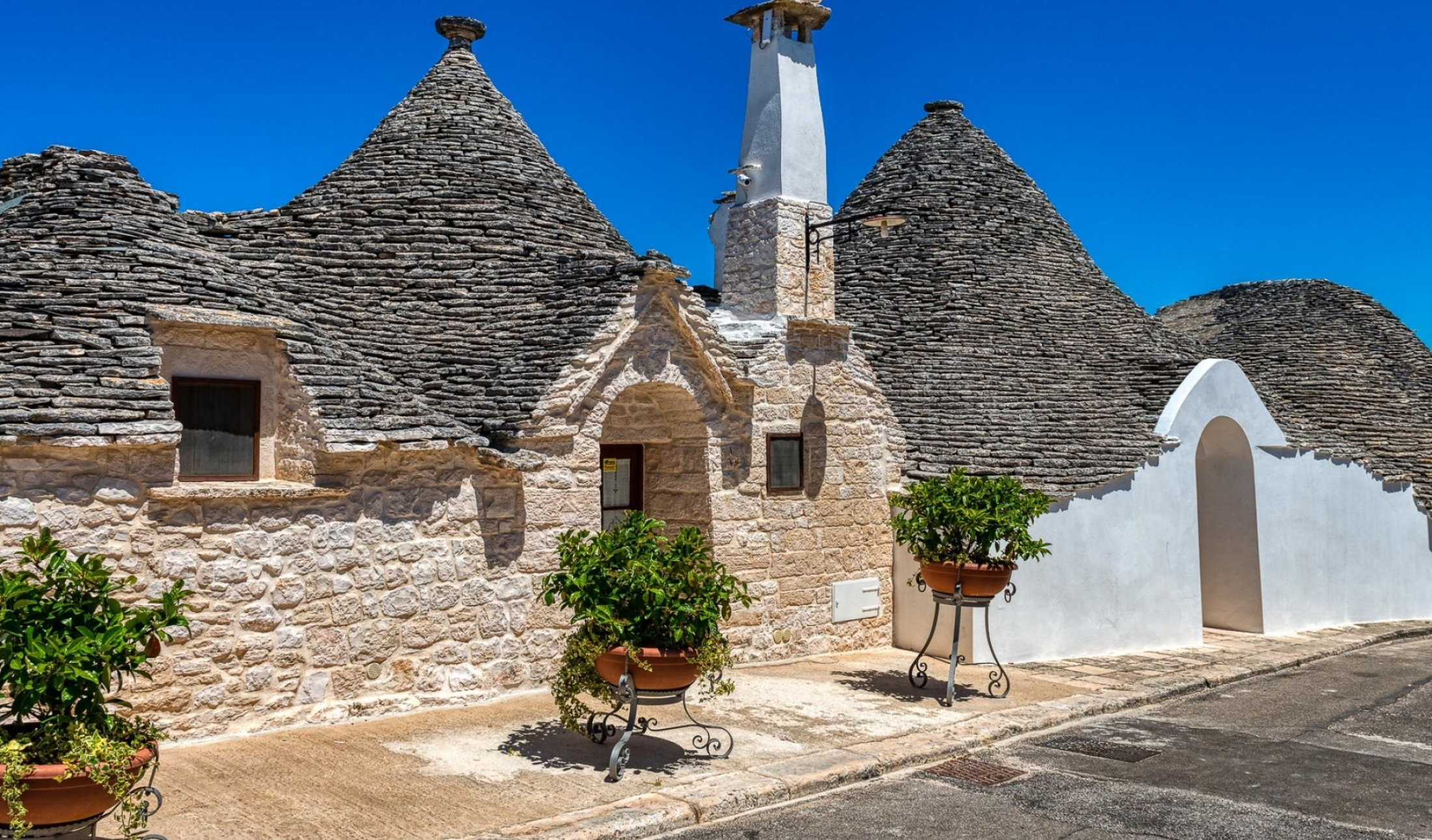 Alberobello's cityscape, Mesmerizing views, 2200x1300 HD Desktop