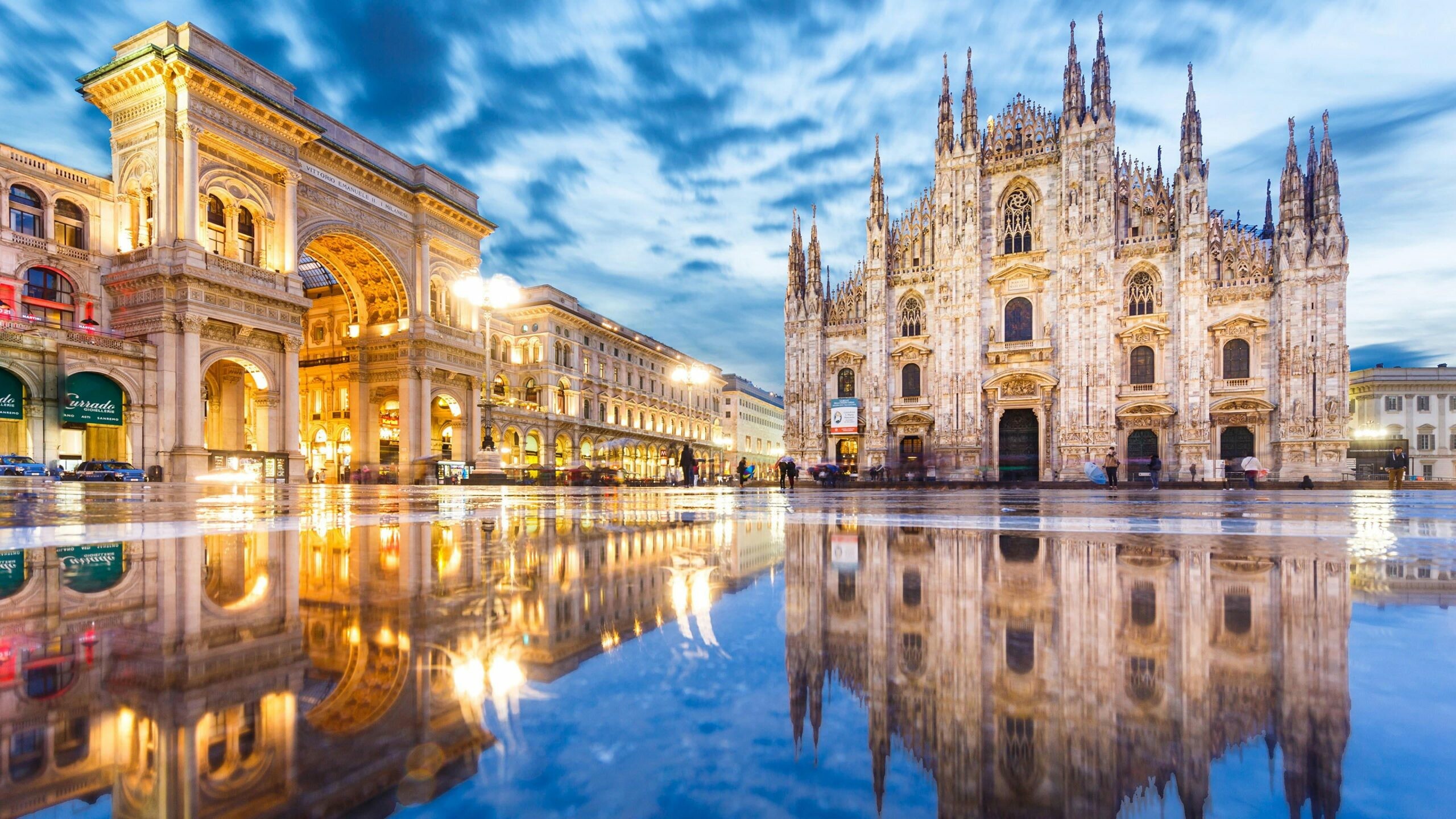 Piazza del Duomo, Italy Wallpaper, 2560x1440 HD Desktop