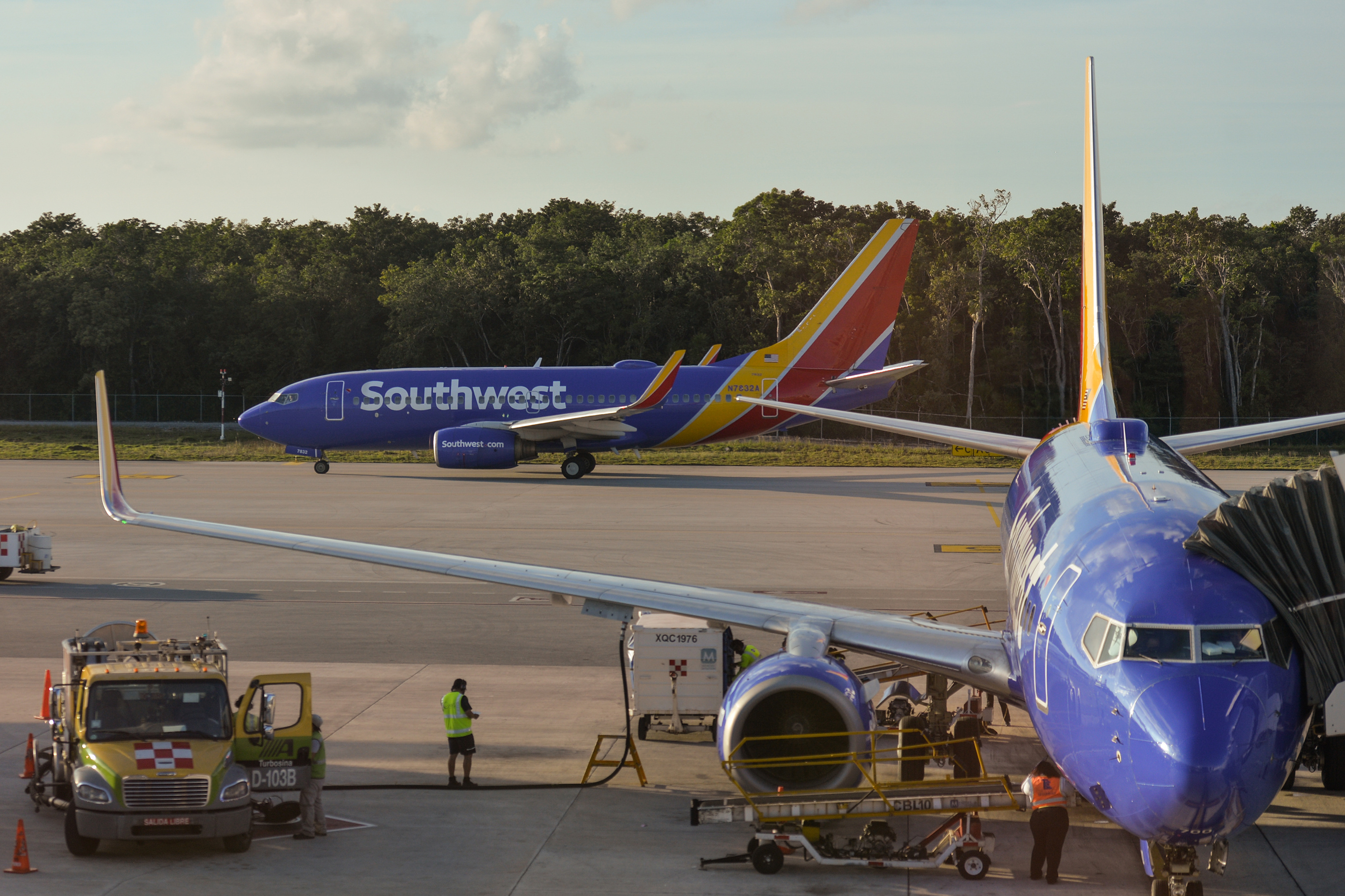 Cancun International Airport, Southwest Airlines Wallpaper, 2880x1920 HD Desktop