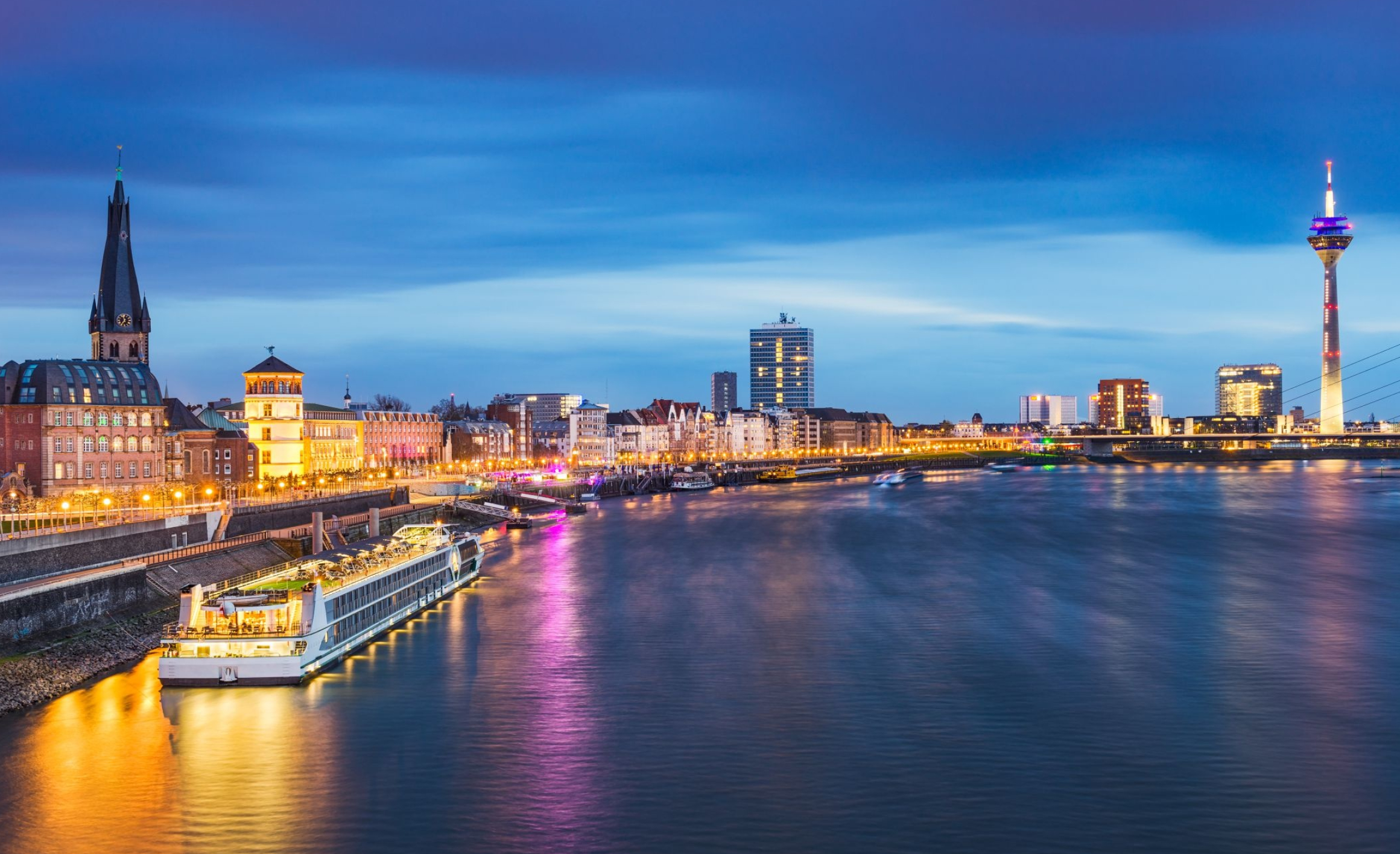 Dusseldorf skyline, Dusseldorf deutschland skyline, Multicultural city, Wandtattoo, 2330x1420 HD Desktop