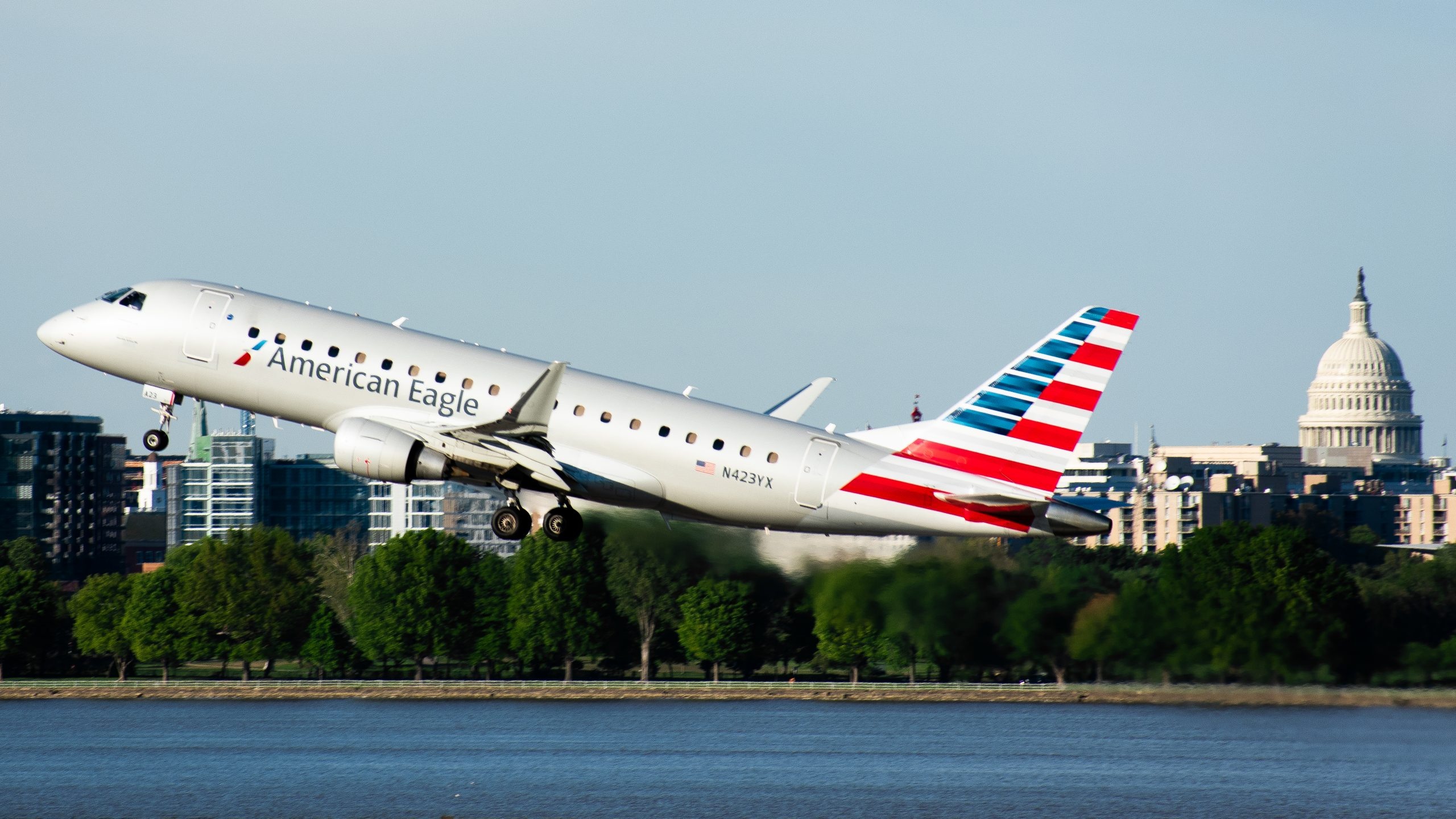 American Eagle Airlines, SkyWest fleet, Embraer E175 jets, Fleet order, 2560x1440 HD Desktop