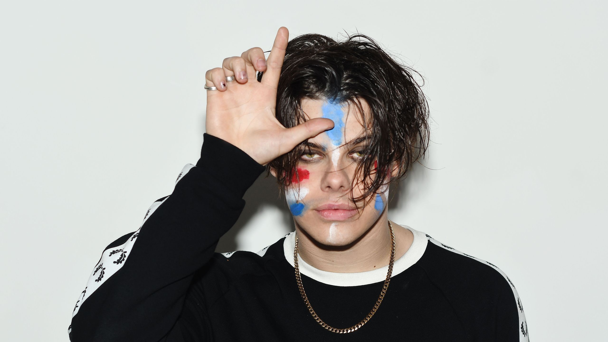 Yungblud, Music, Electrifying live shows, British artist, 2560x1440 HD Desktop