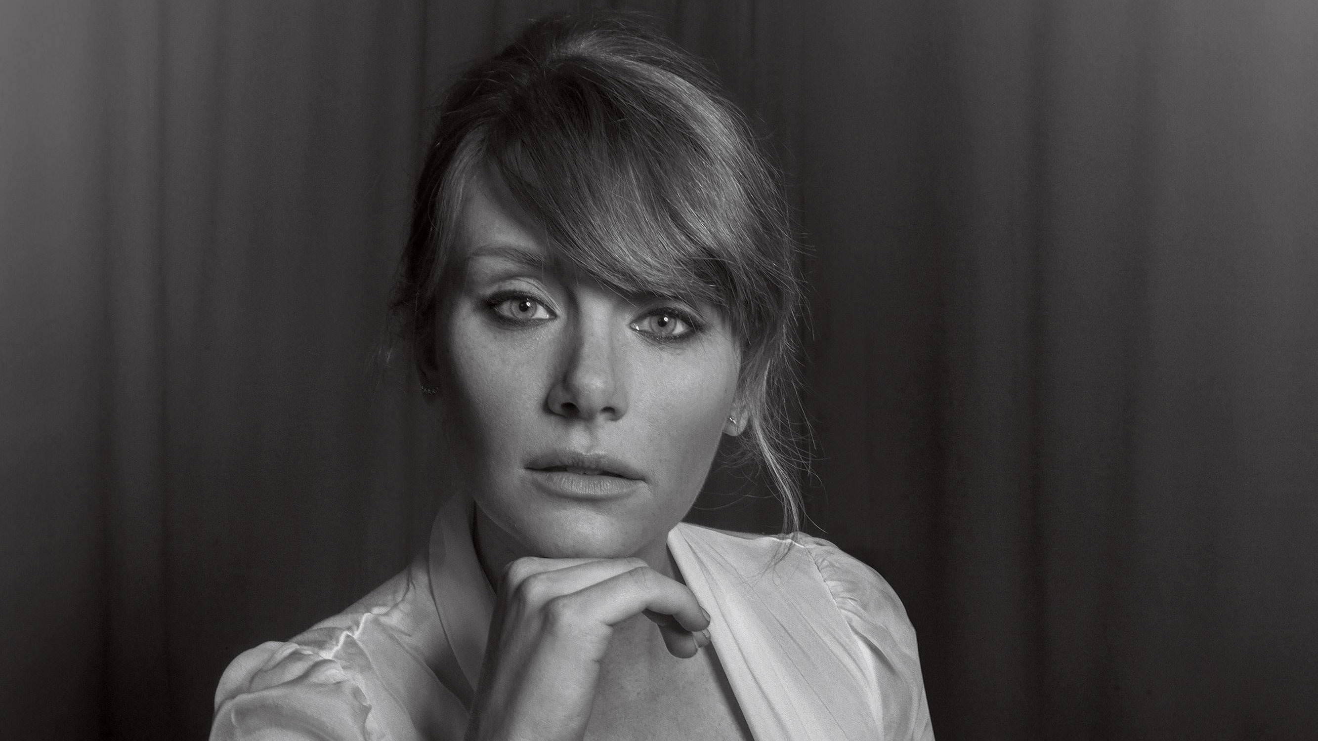 Bryce Dallas Howard, Monochrome, Celebrities, Wallpapers, 2670x1500 HD Desktop