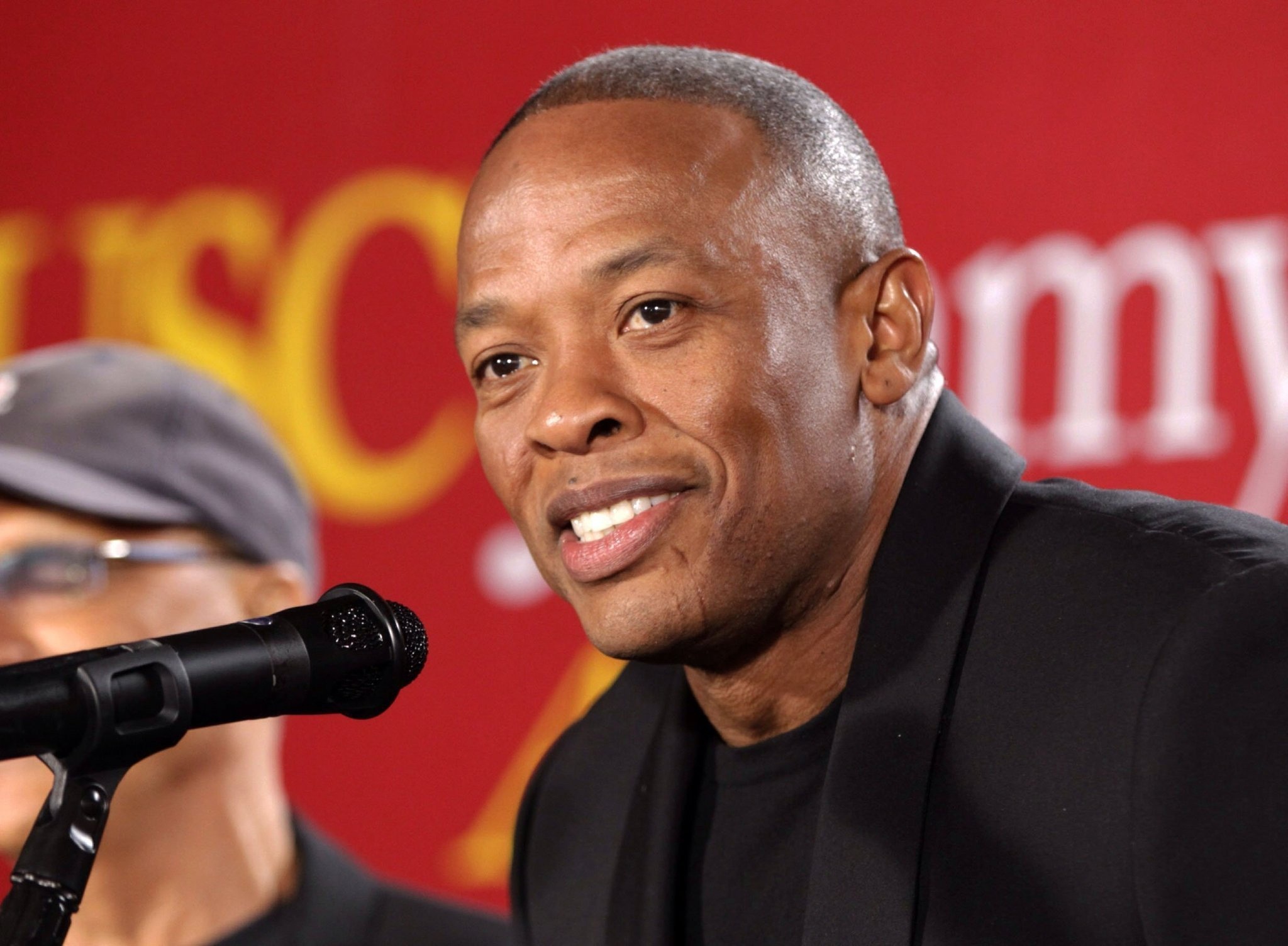 Dr. Dre, Sleek desktop, Music icon, Iconic beats, 2050x1510 HD Desktop