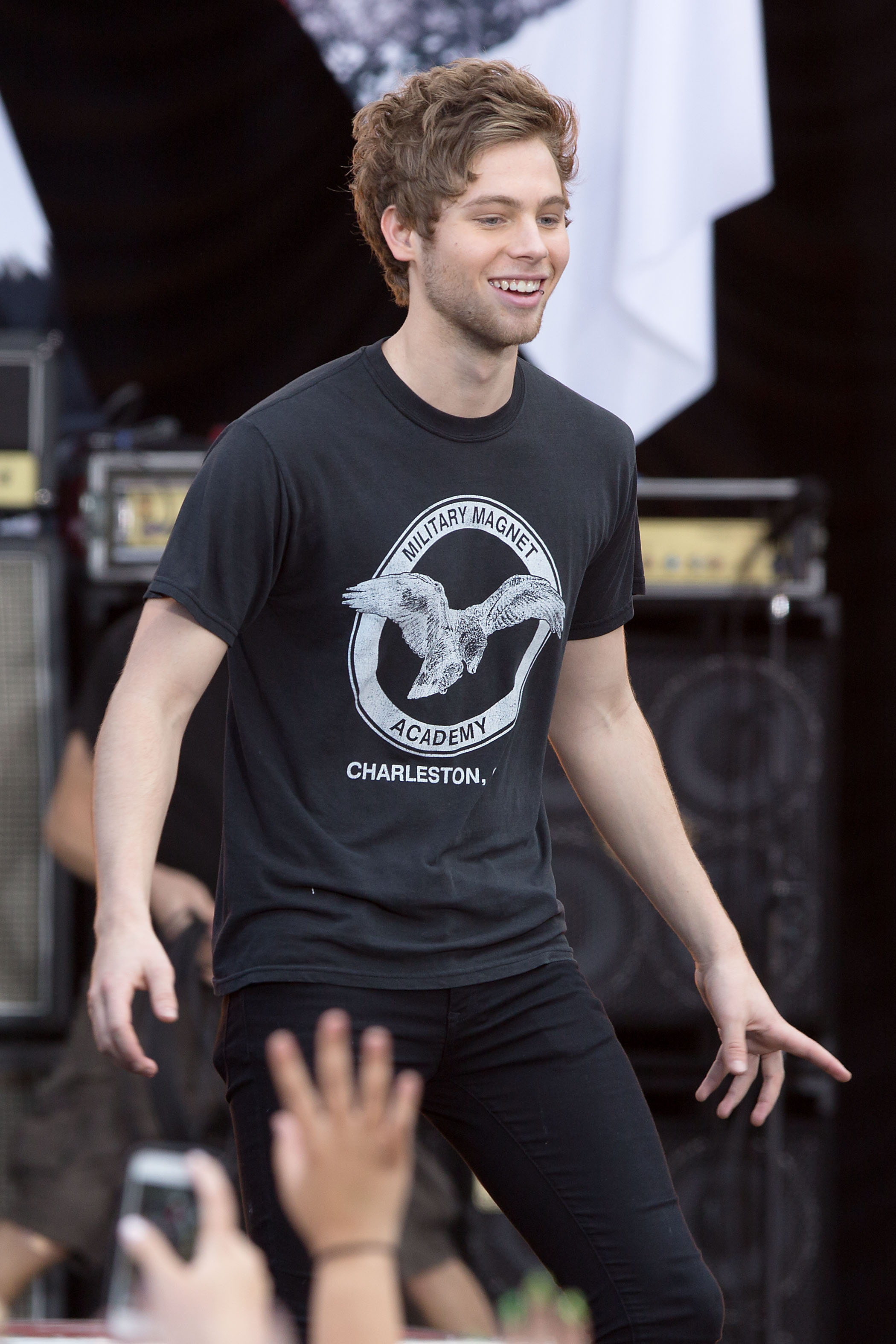 Luke Hemmings, GMA Summer Concert Series, Fanpop, Wallpaper, 2100x3150 HD Phone