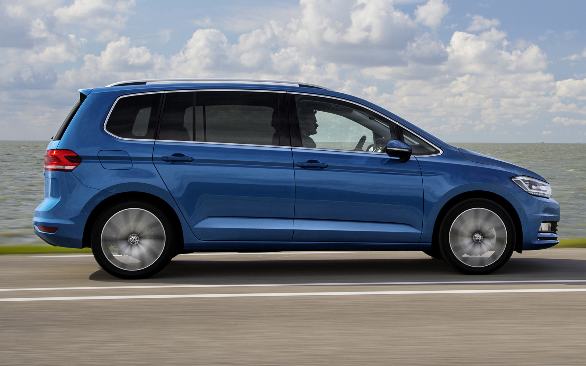 Volkswagen Touran, Versatile MPV, Comfortable ride, Practical features, 1920x1200 HD Desktop